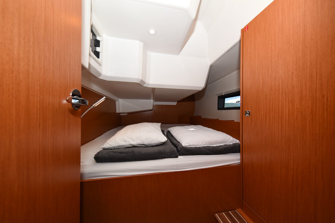 Bavaria C42 — photo 30