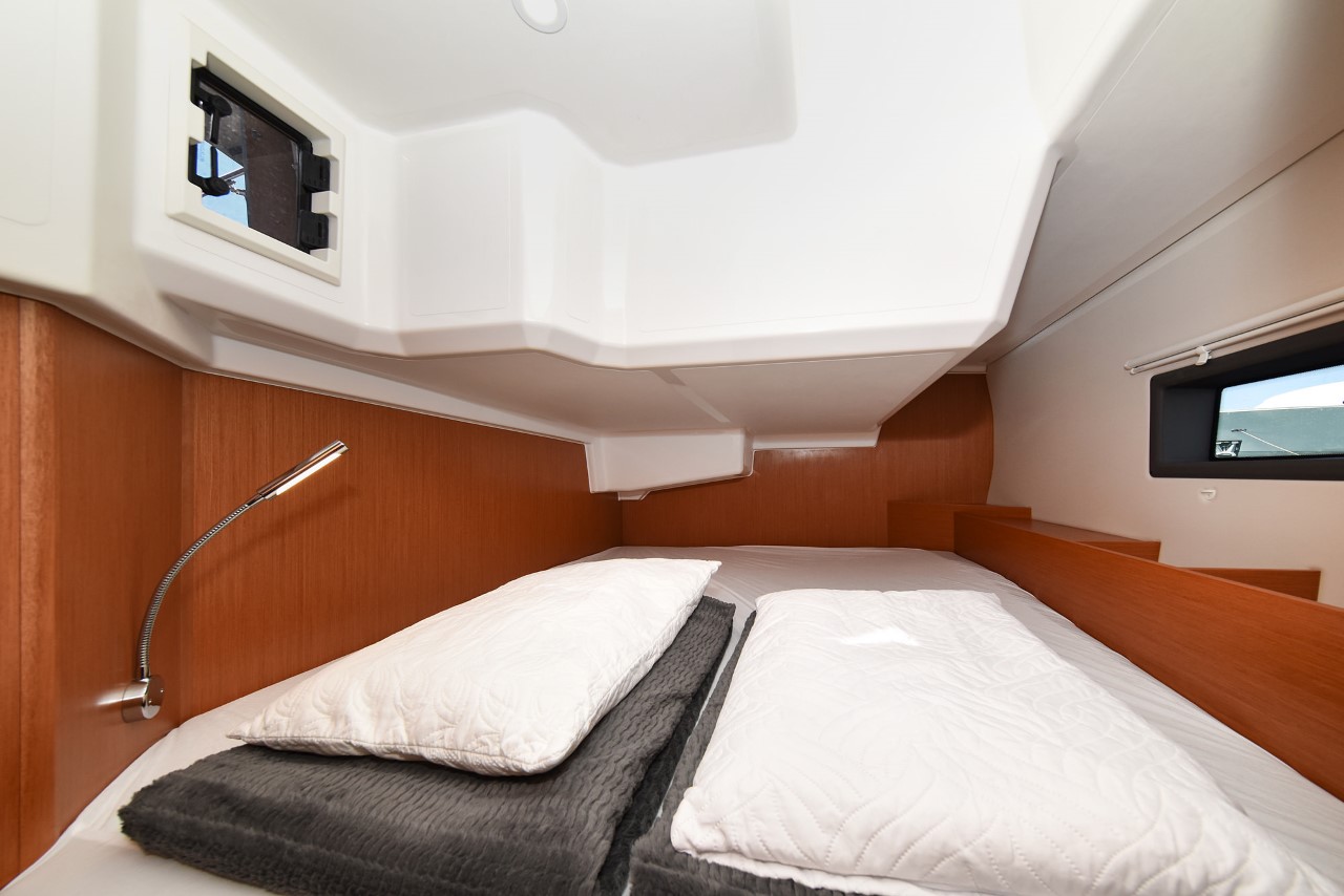 Bavaria C42 — photo 32