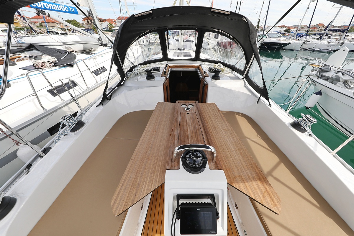Bavaria Cruiser 37 - 3 cab. — photo 8