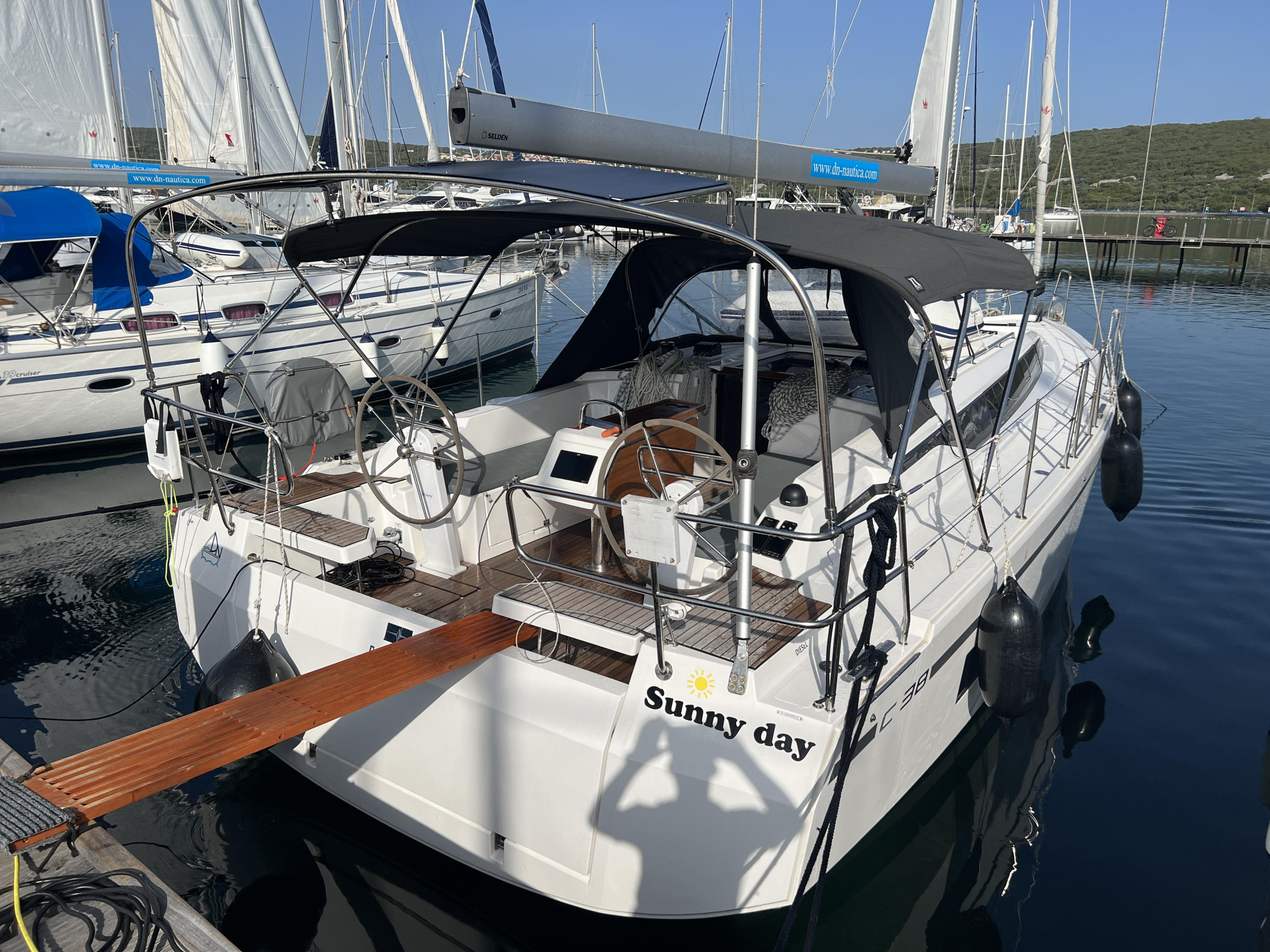 Bavaria C38 — photo 1