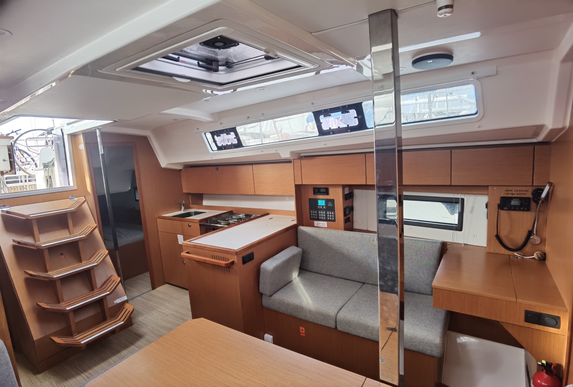 Bavaria C38 — photo 9
