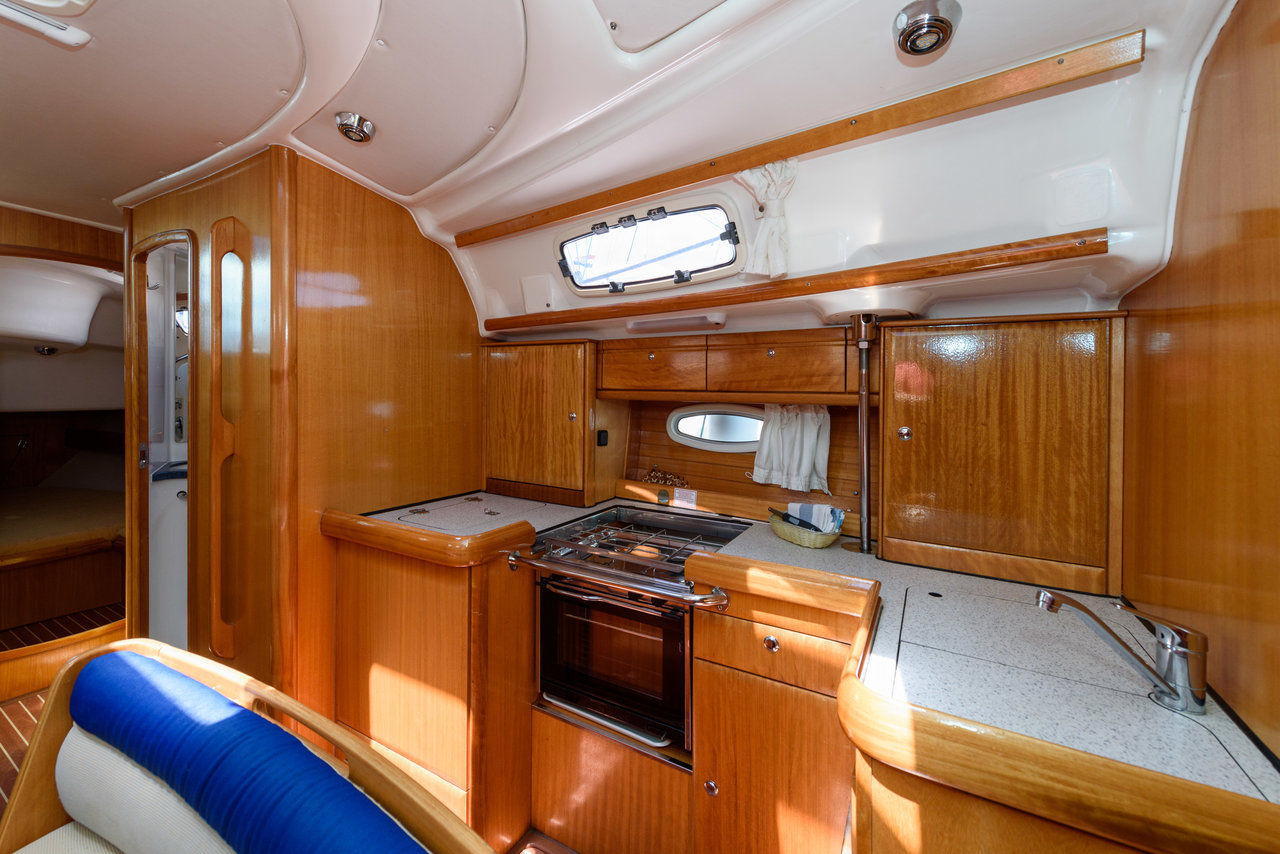 Bavaria 42 Cruiser — photo 6