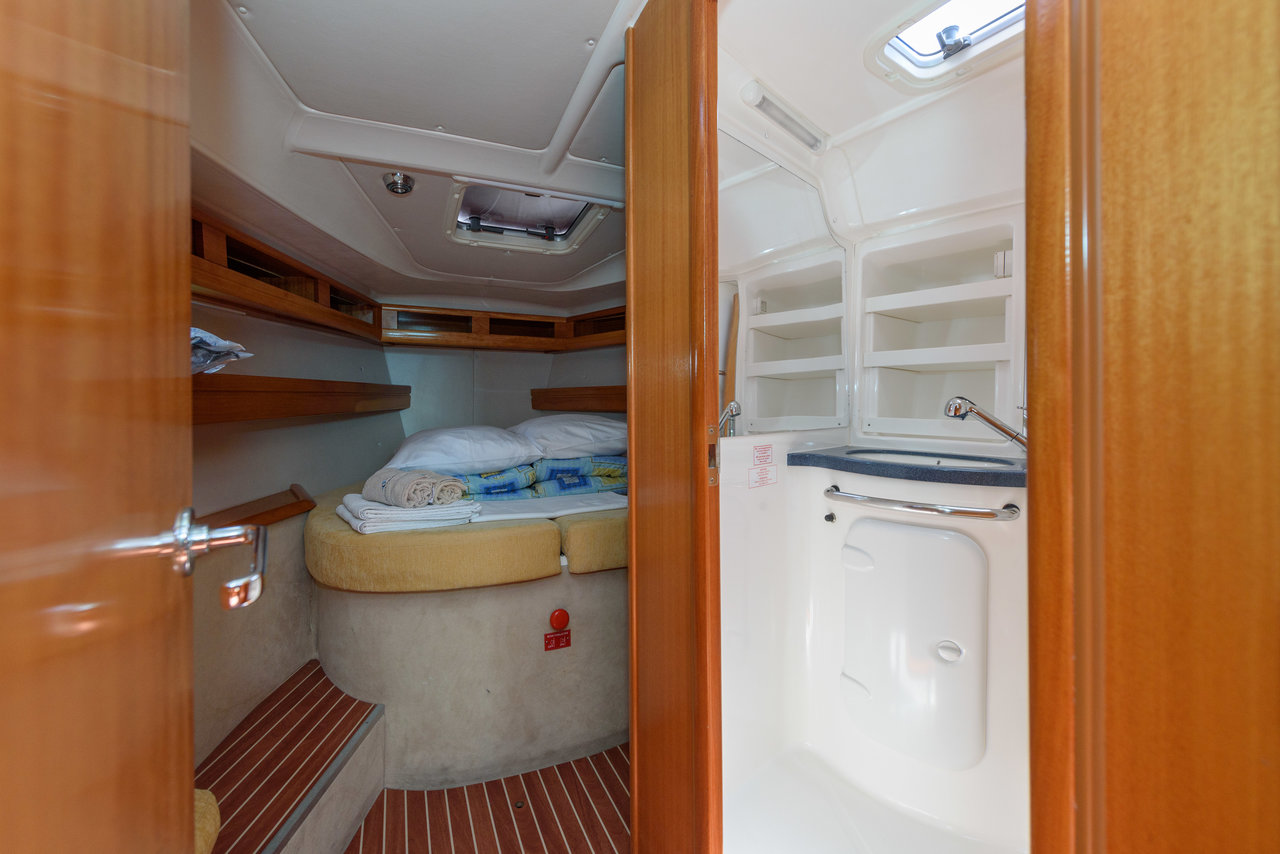 Bavaria 42 Cruiser — photo 7