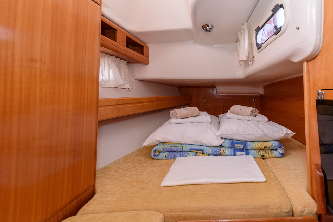 Bavaria 42 Cruiser — photo 9
