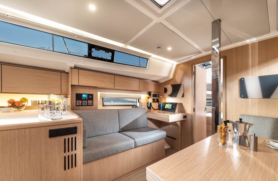 Bavaria C42 — photo 6