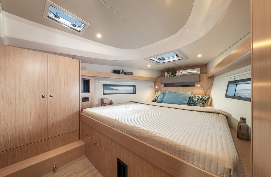 Bavaria C42 — photo 7