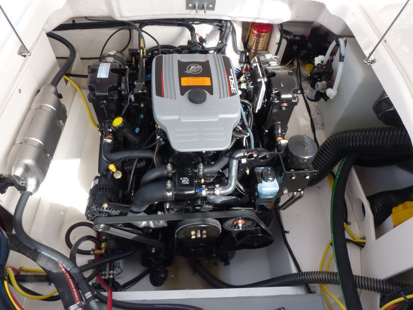 Chaparral 225 SSi Cuddy — photo 18