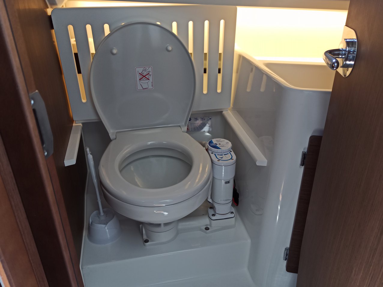 Merry Fisher 895 Sport Offshore — photo 17