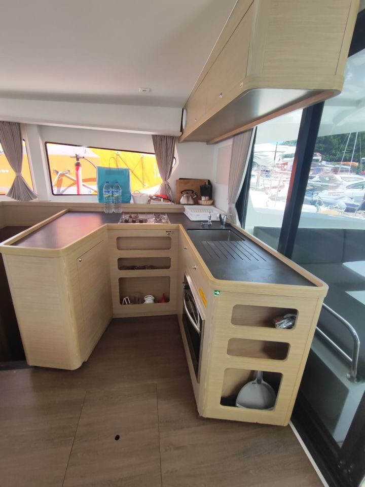 Lagoon 42 - 4 + 2 cab. — photo 10