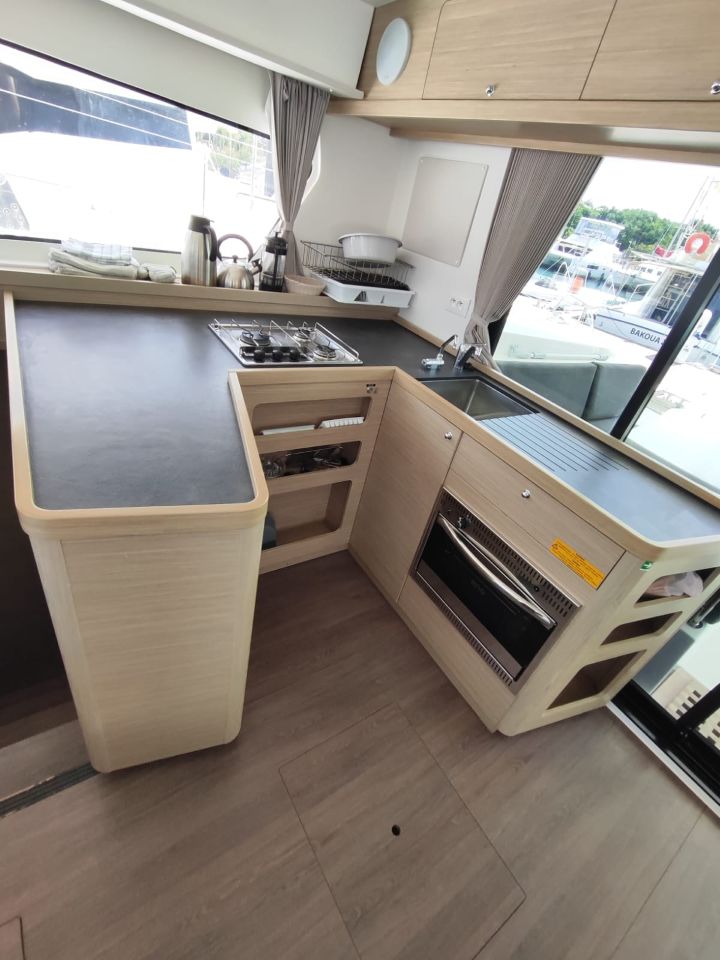 Lagoon 42 - 4 + 2 cab. — photo 8