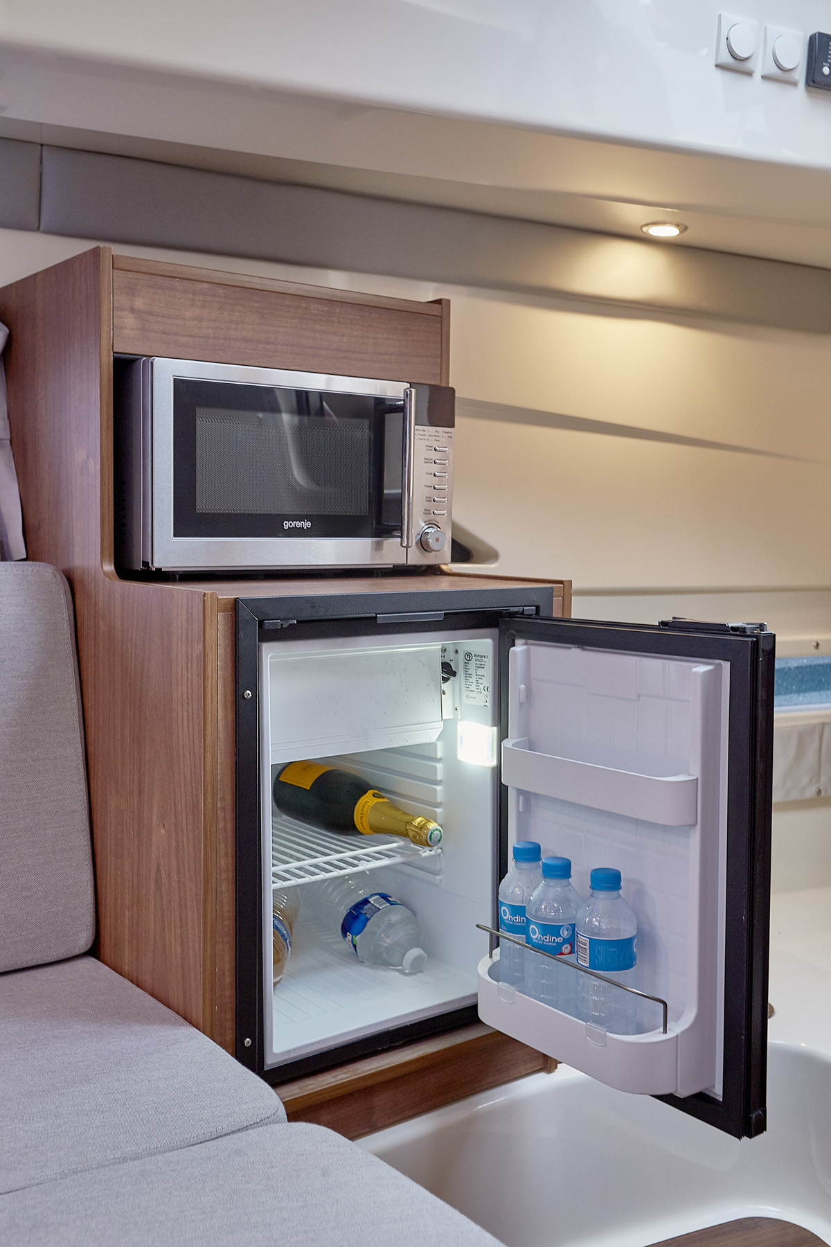 Quicksilver Activ 875 Sundeck — photo 12