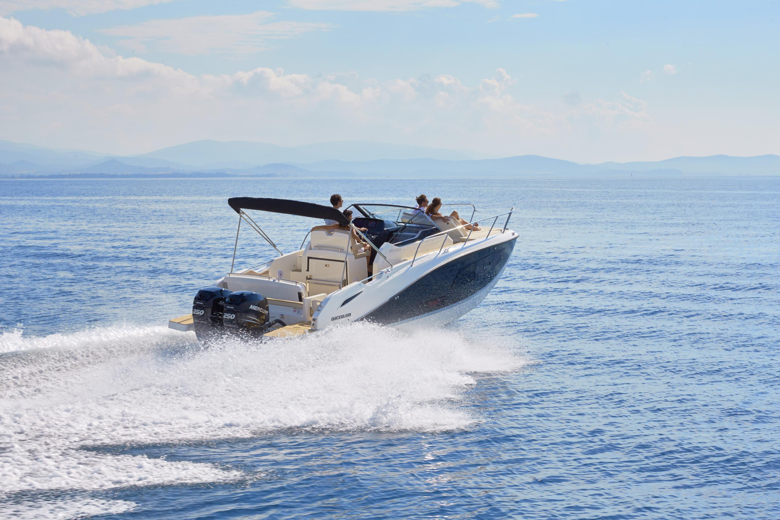 Quicksilver Activ 875 Sundeck — photo 16