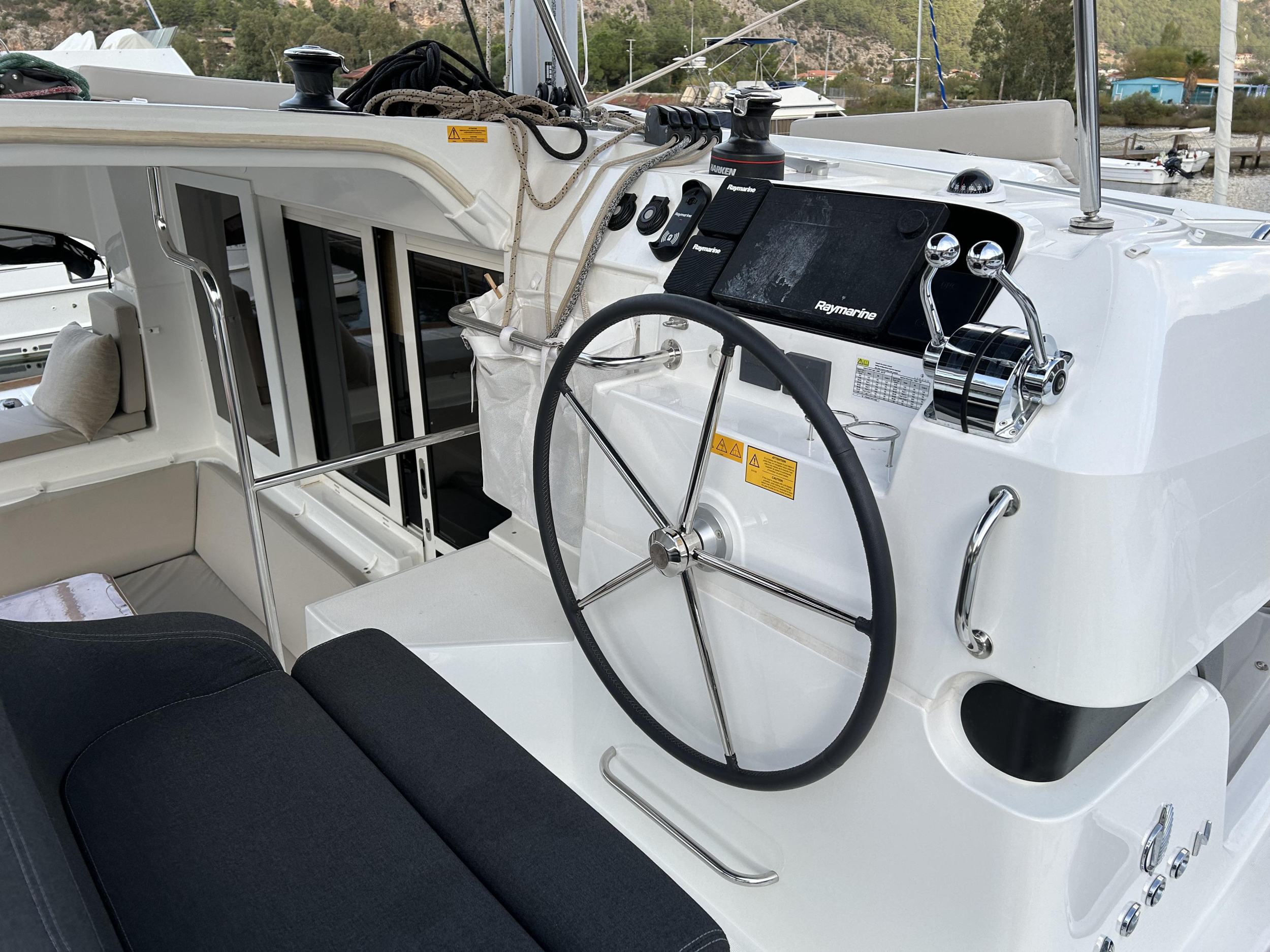 Lagoon 40 - 4 + 2 cab — photo 7