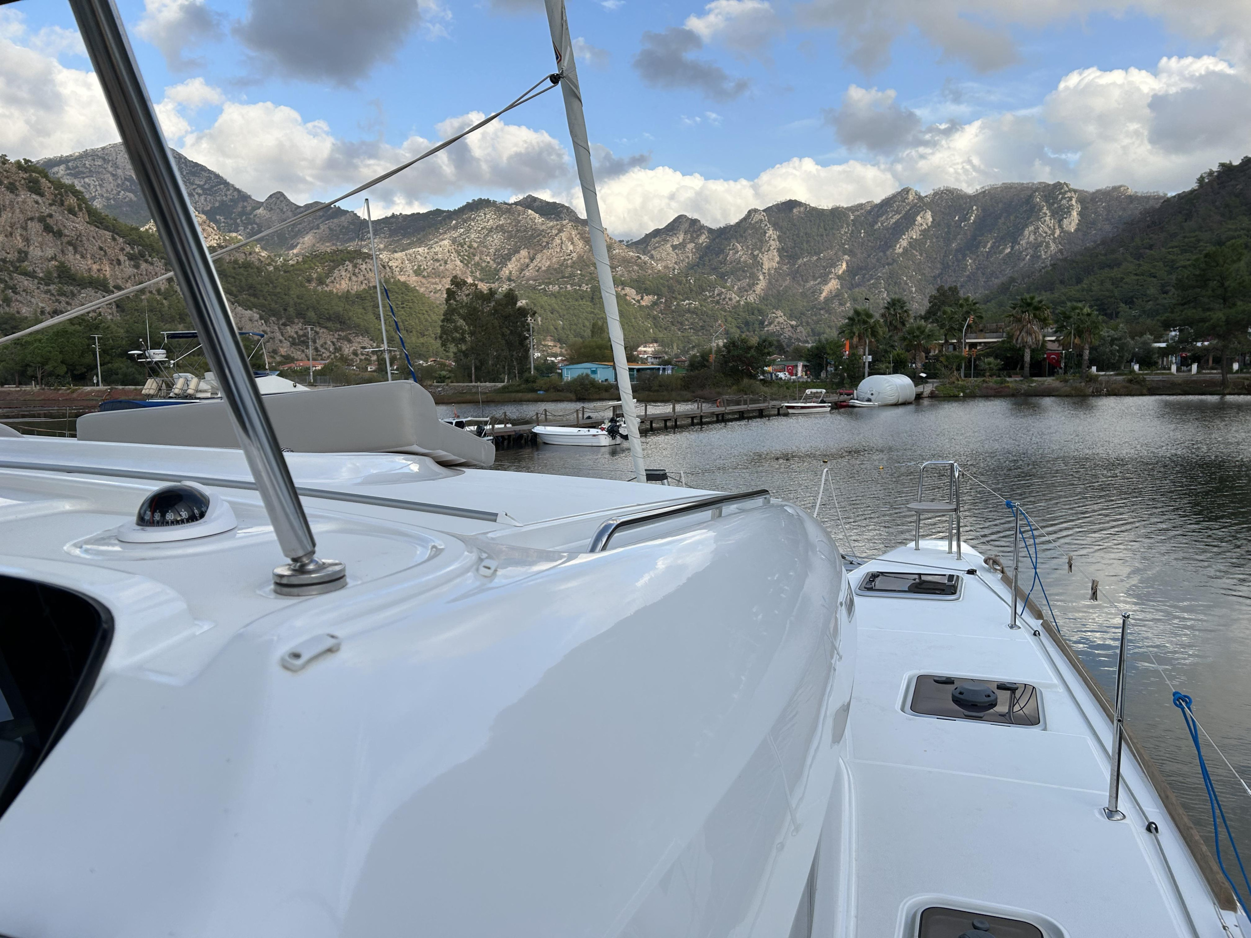 Lagoon 40 - 4 + 2 cab — photo 8