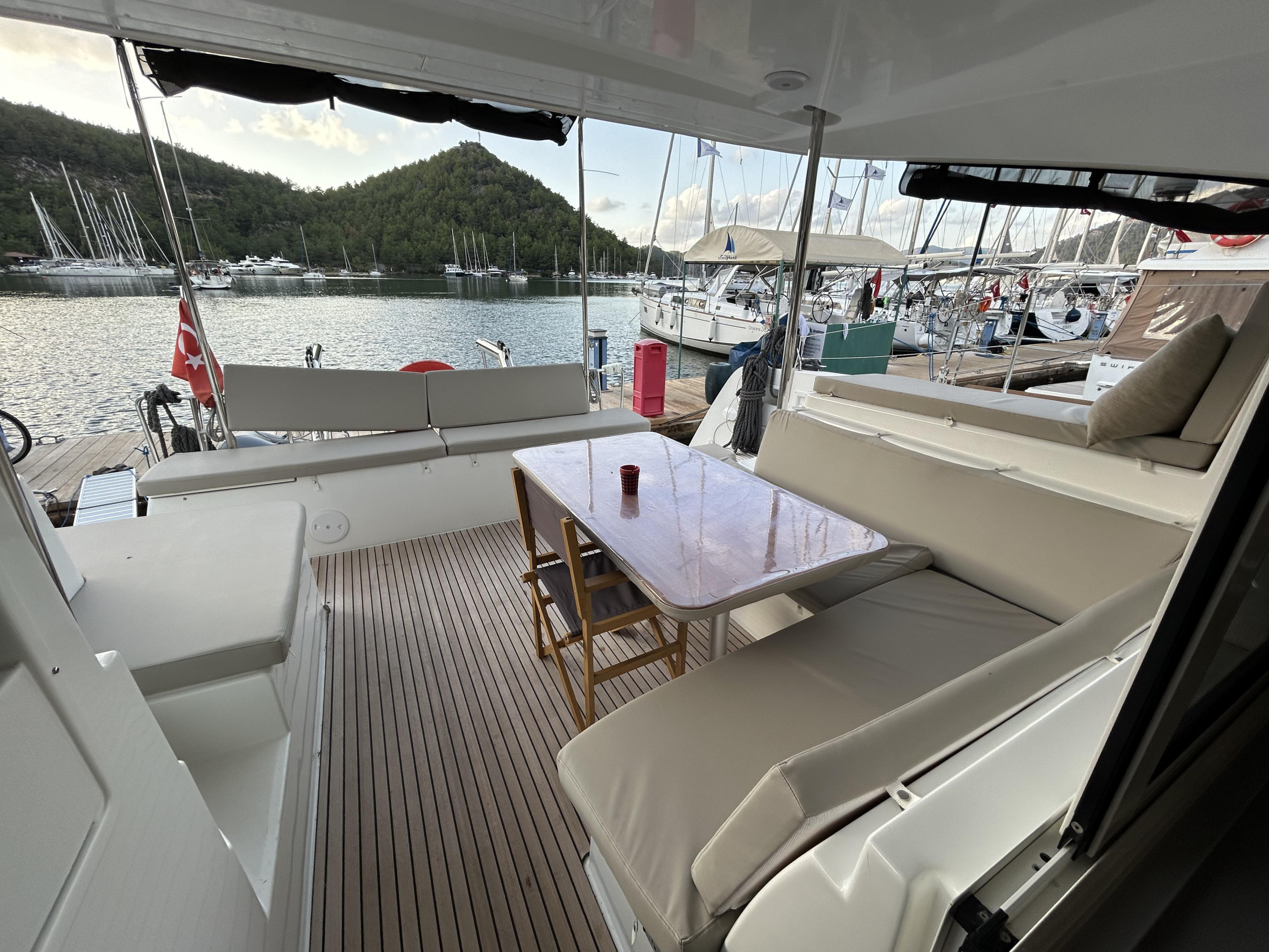 Lagoon 40 - 4 + 2 cab — photo 14