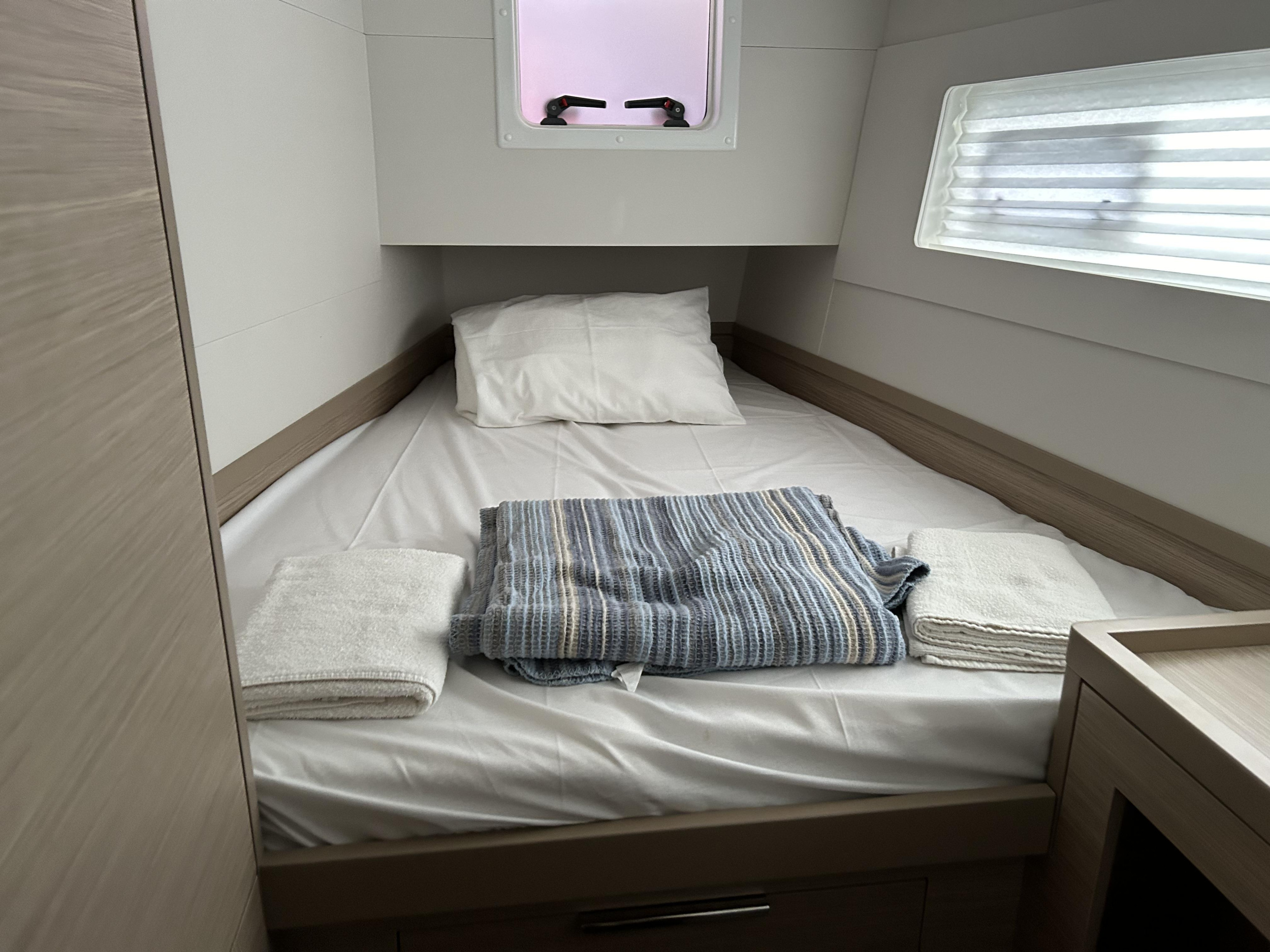 Lagoon 40 - 4 + 2 cab — photo 28