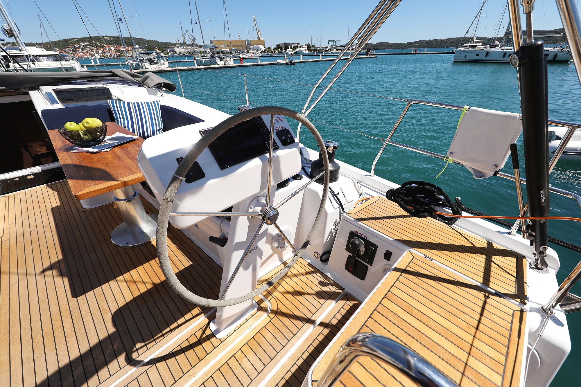 Hanse 508 - 4 + 1 cab. — photo 8