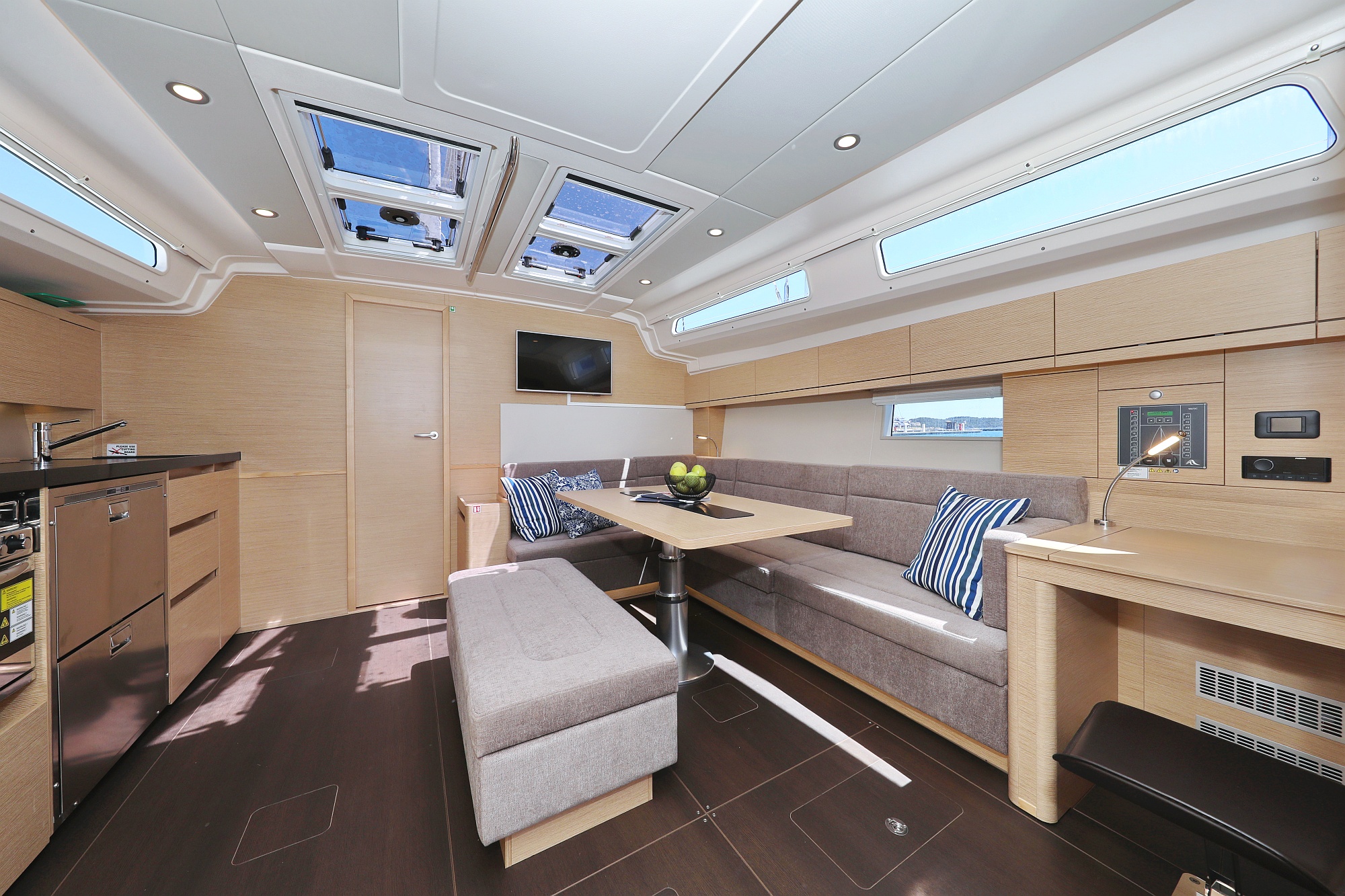 Hanse 508 - 4 + 1 cab. — photo 10