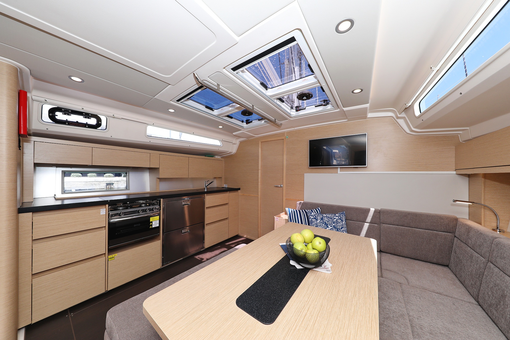 Hanse 508 - 4 + 1 cab. — photo 11