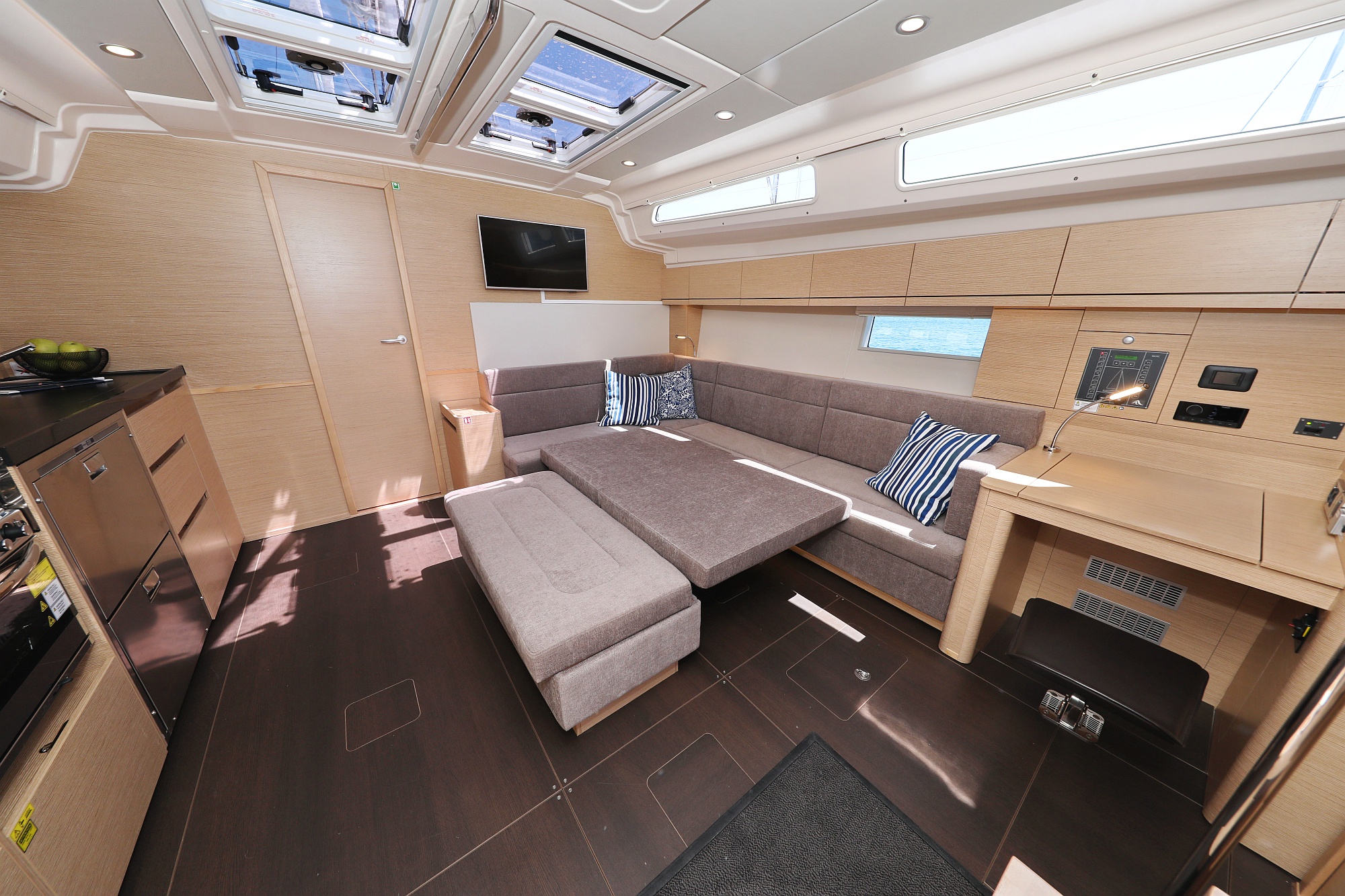 Hanse 508 - 4 + 1 cab. — photo 12