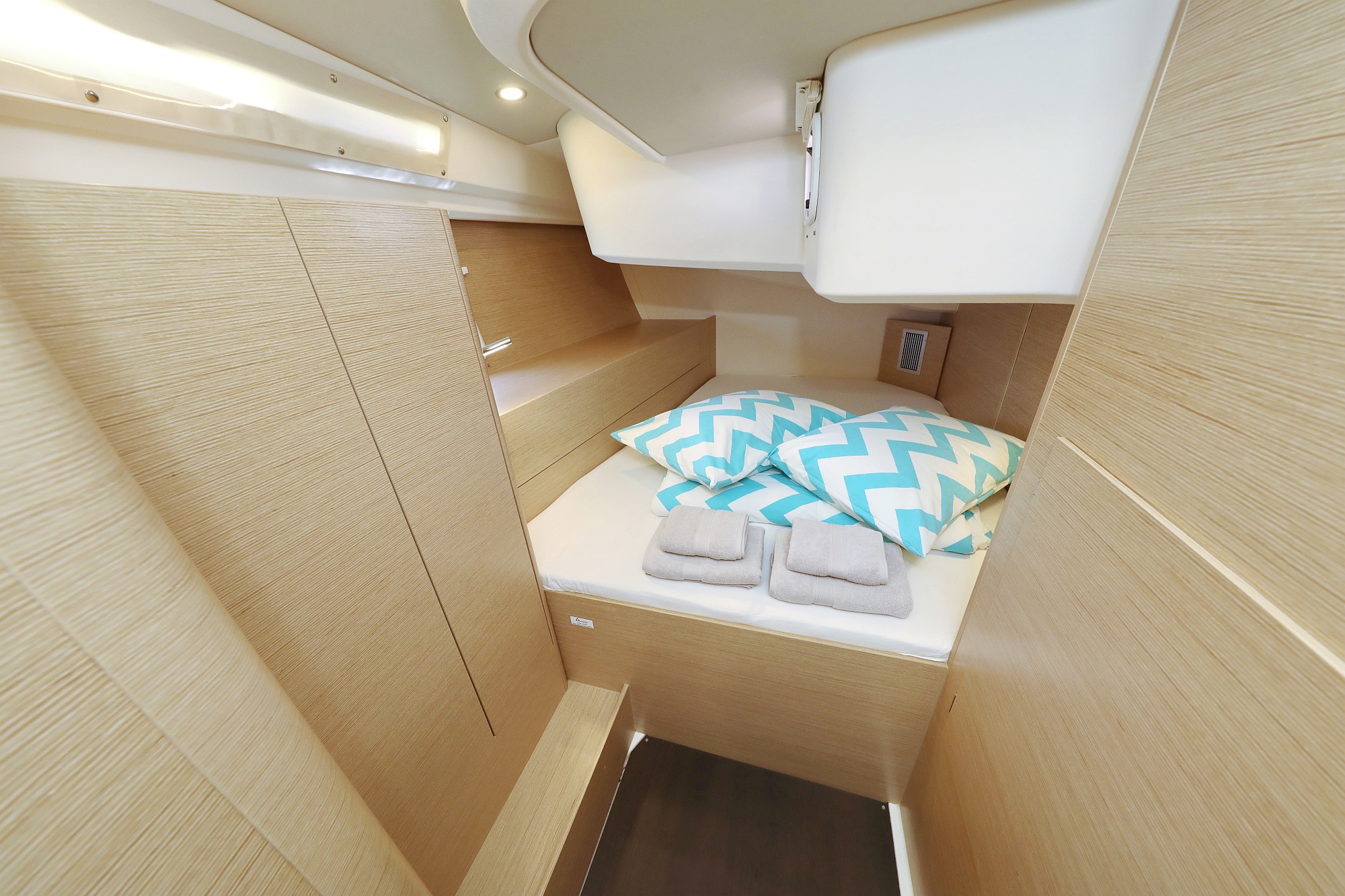 Hanse 508 - 4 + 1 cab. — photo 18