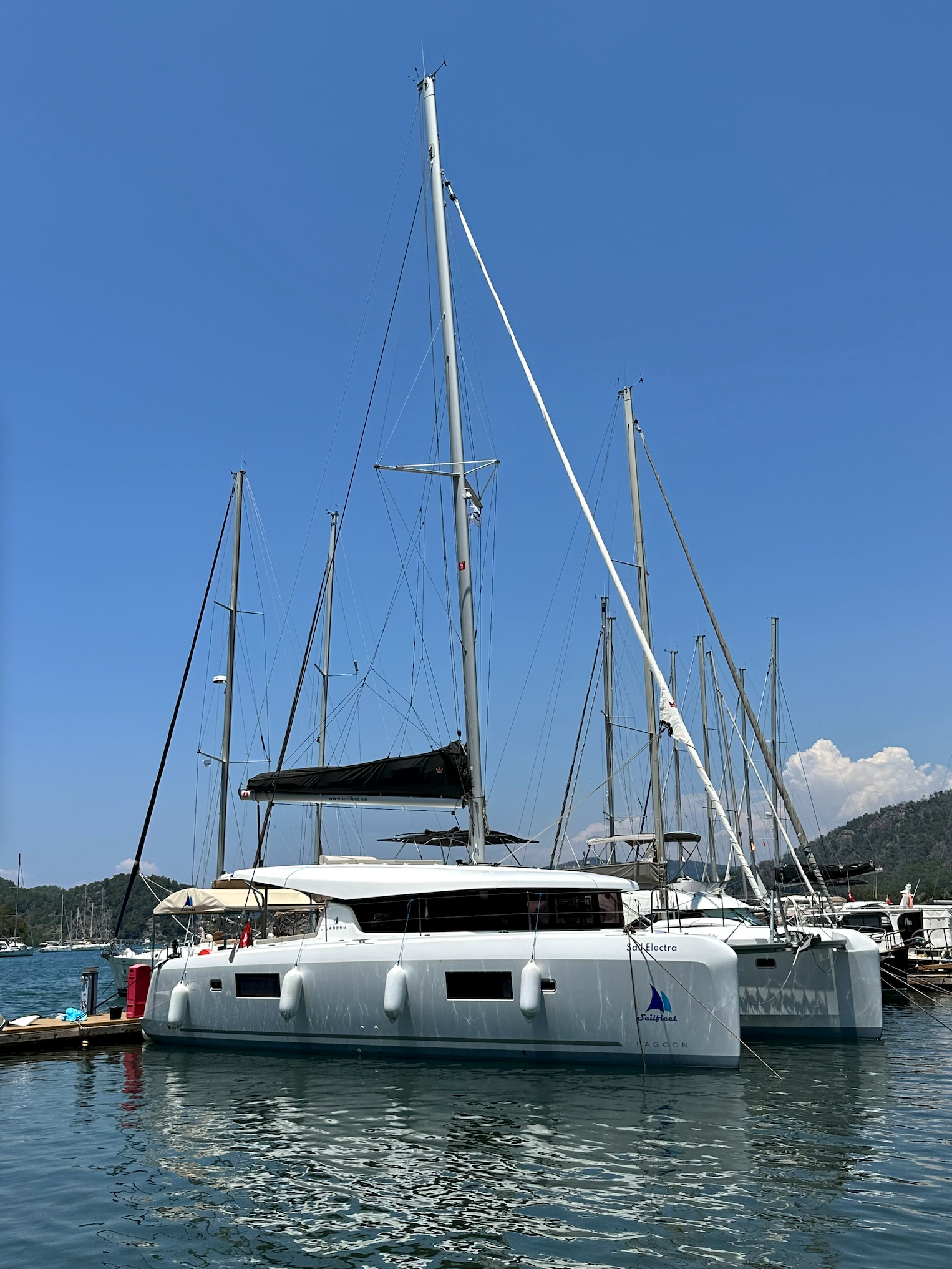 Lagoon 42 - 4 + 2 cab. — photo 1