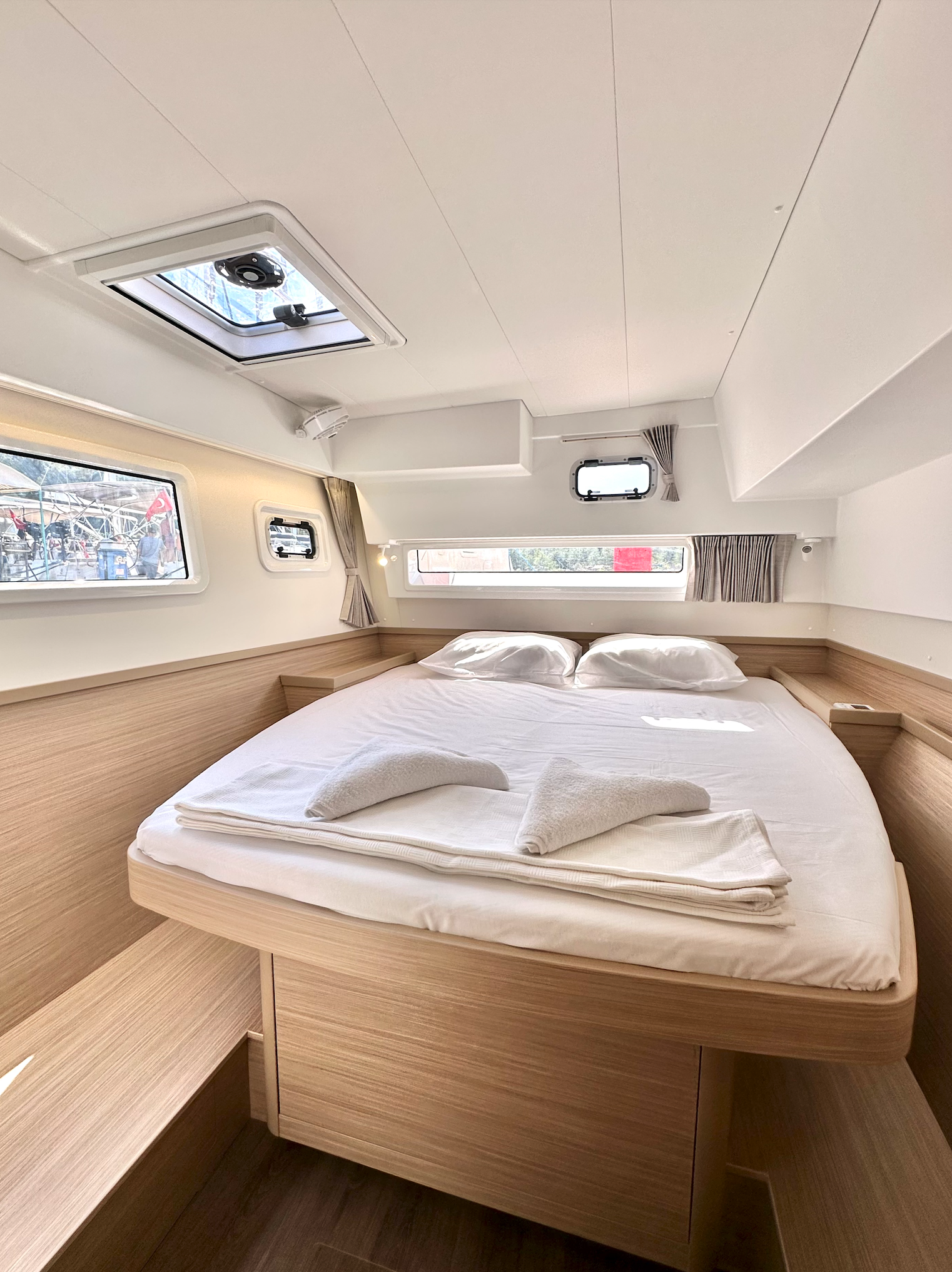Lagoon 42 - 4 + 2 cab. — photo 18