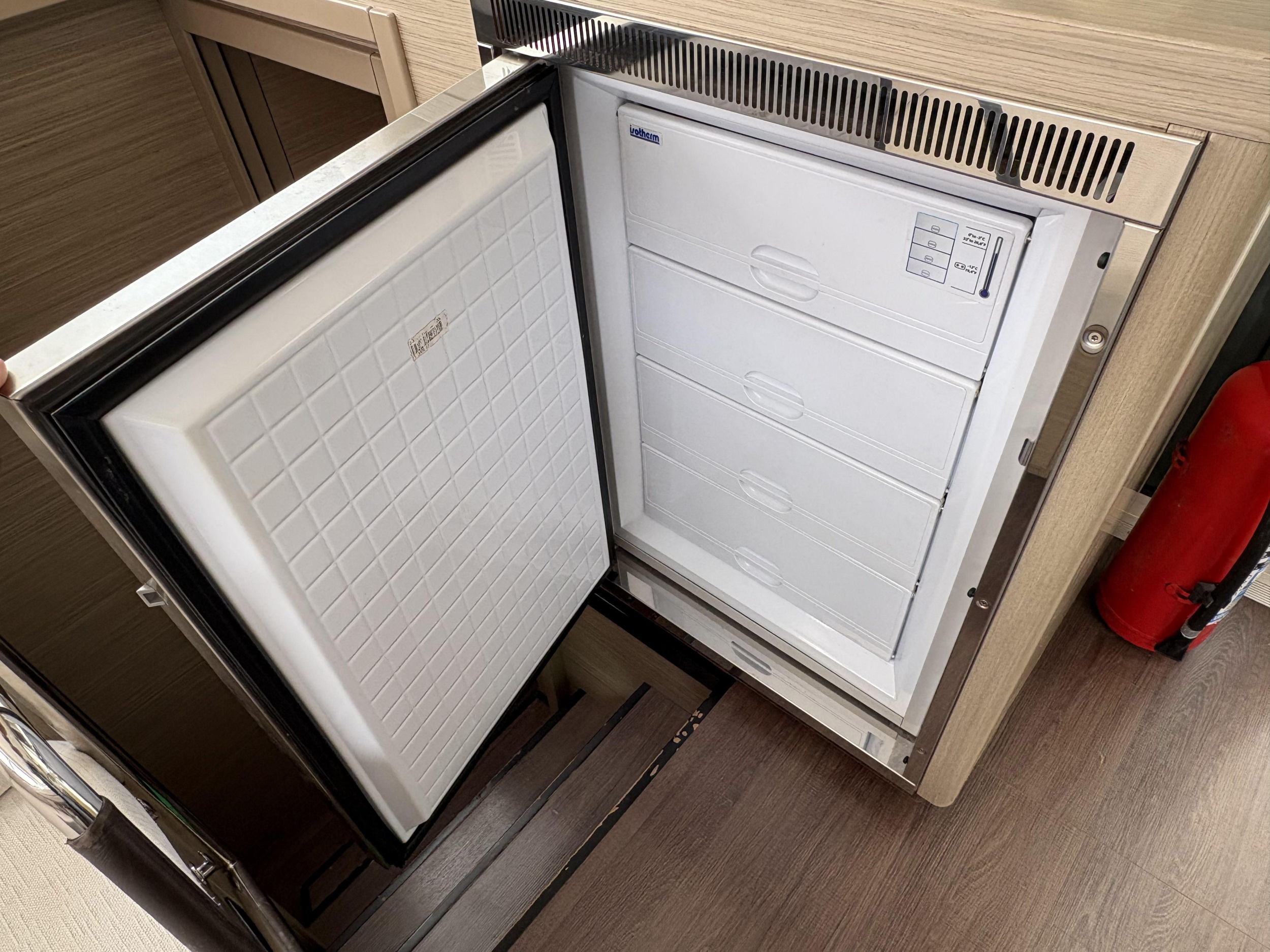 Lagoon 40 - 4 + 2 cab — photo 12