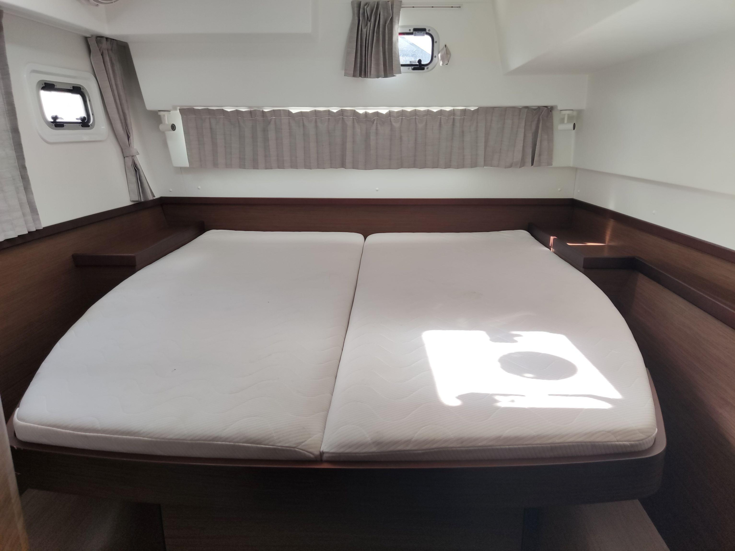 Lagoon 42 - 4 + 2 cab. — photo 17