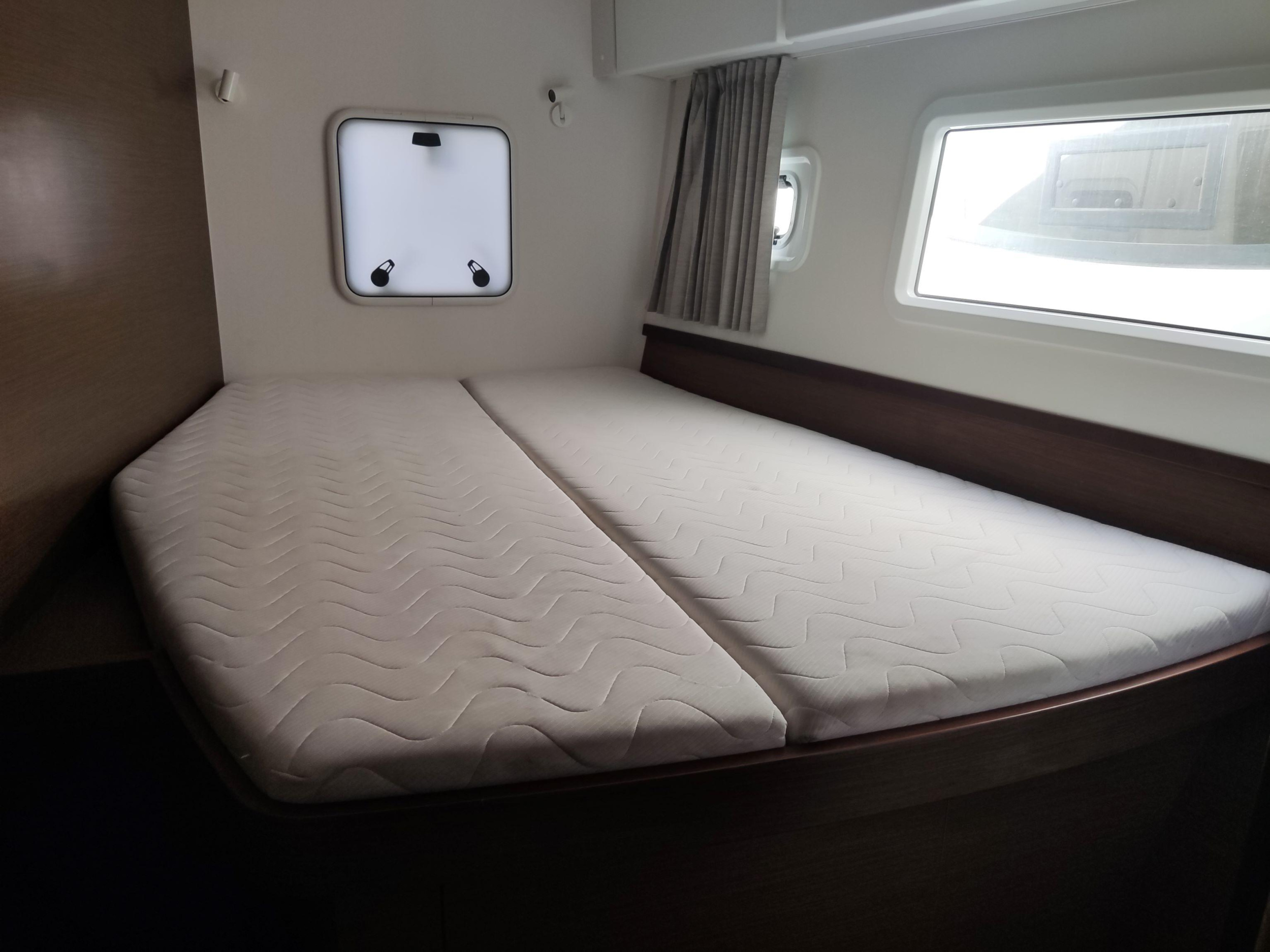 Lagoon 42 - 4 + 2 cab. — photo 18