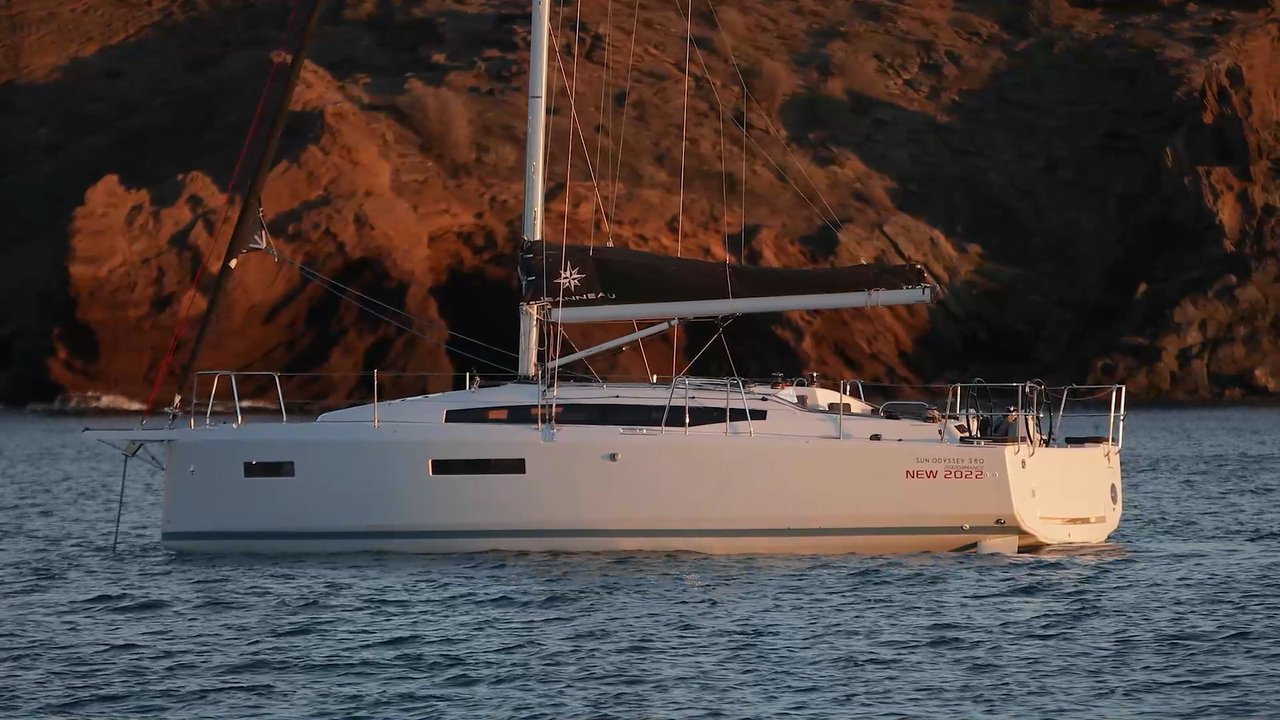 Sun Odyssey 380 - 2 cab. — photo 3