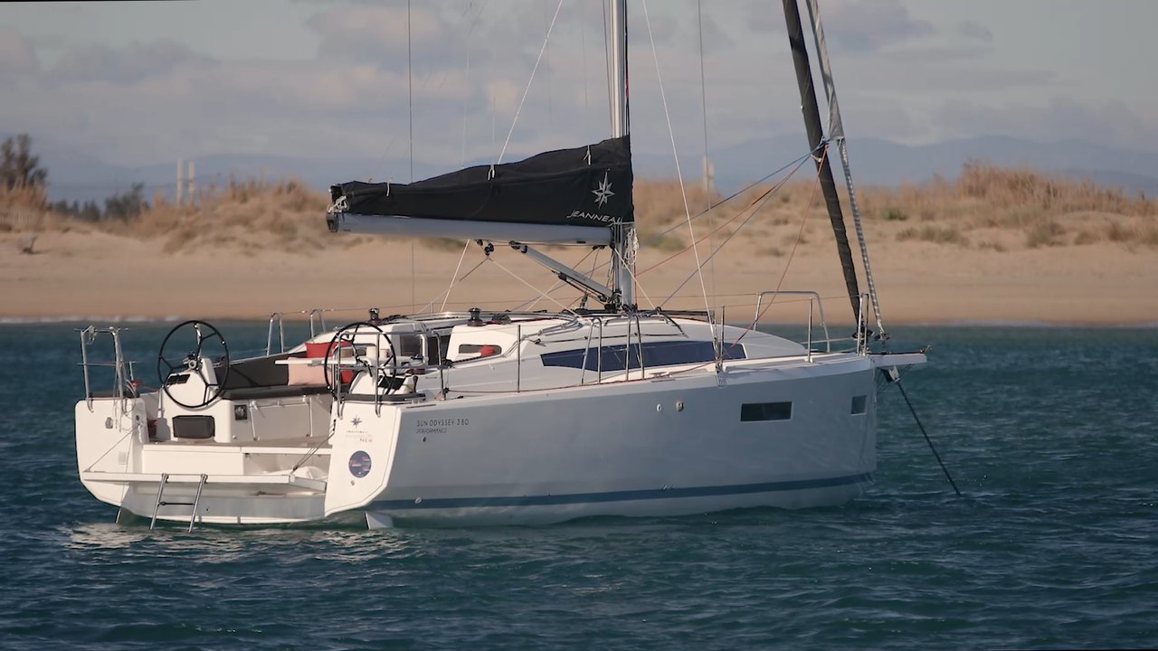 Sun Odyssey 380 - 2 cab. — photo 4