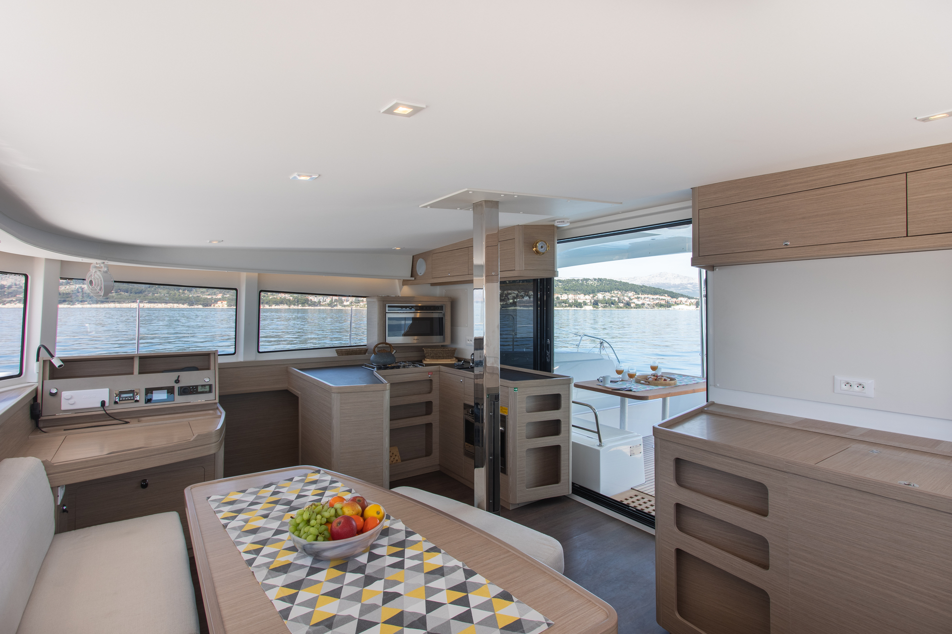 Lagoon 42 - 4 + 2 cab. — photo 7