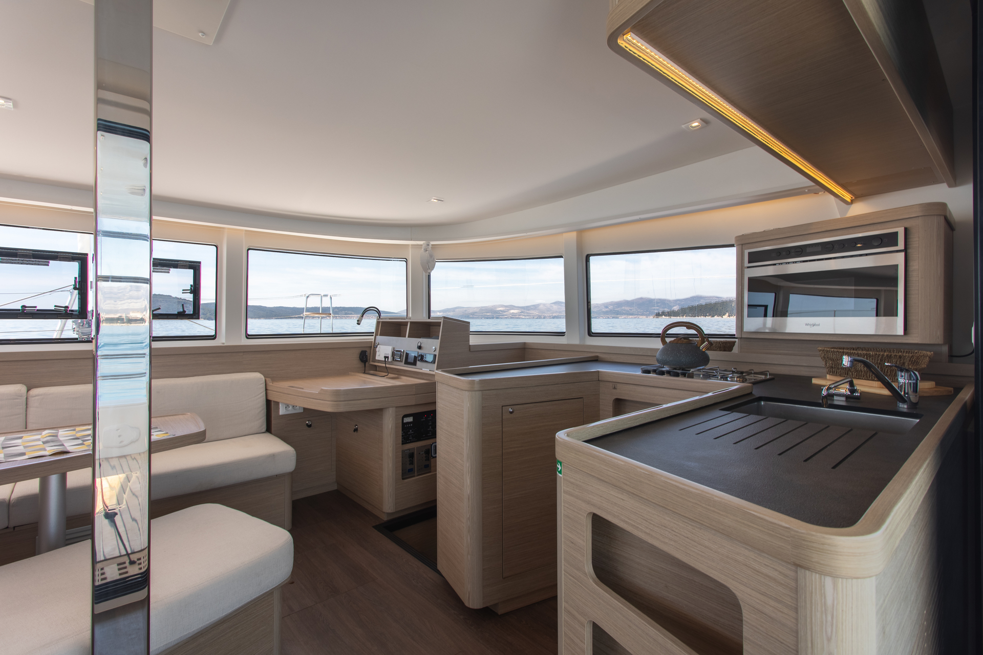 Lagoon 42 - 4 + 2 cab. — photo 9