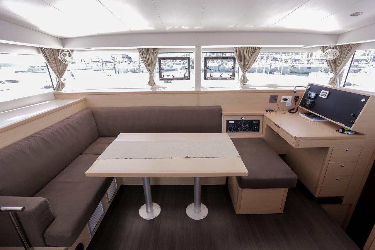 Lagoon 400 S2 — photo 9