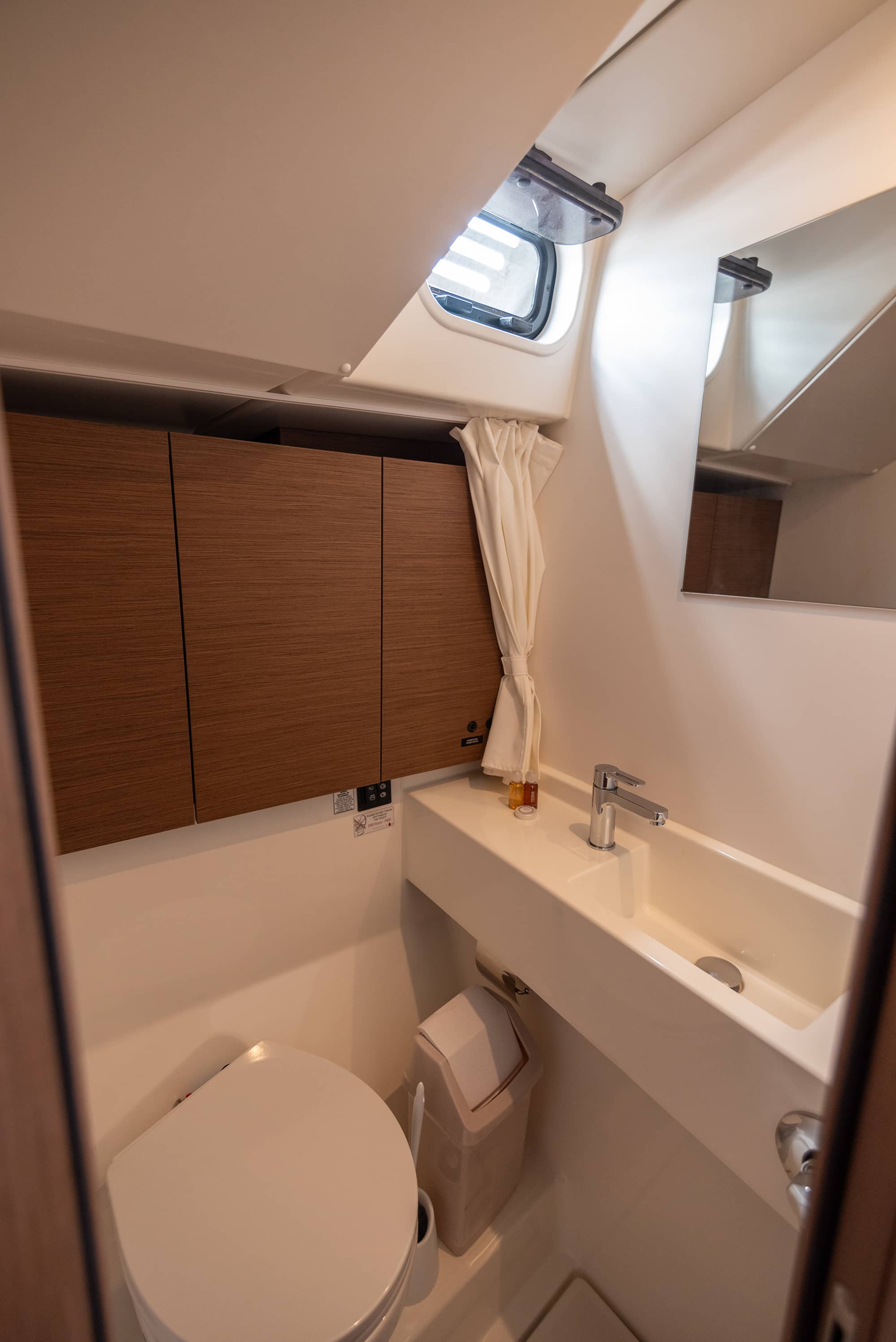 Oceanis 54 - 3 + 1 cab. — photo 25