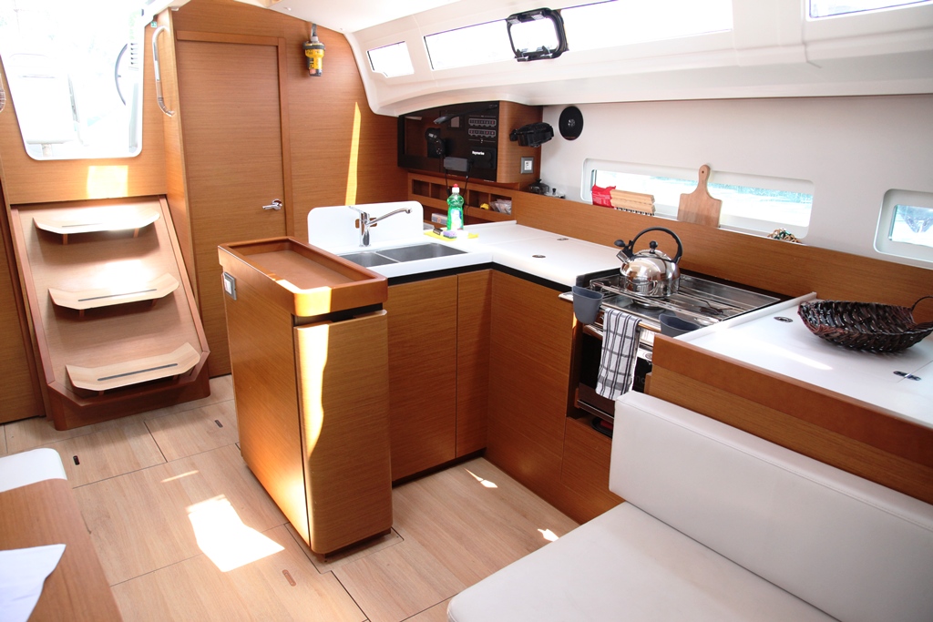 Sun Odyssey 410 - 3 cab. — photo 8