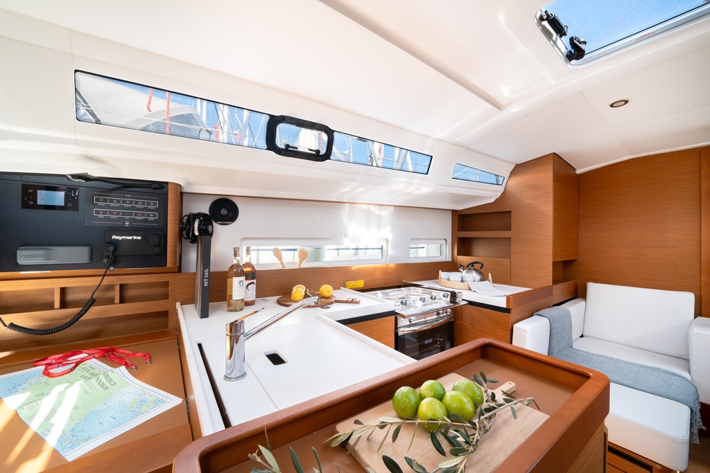Sun Odyssey 380 - 3 cab. — photo 5