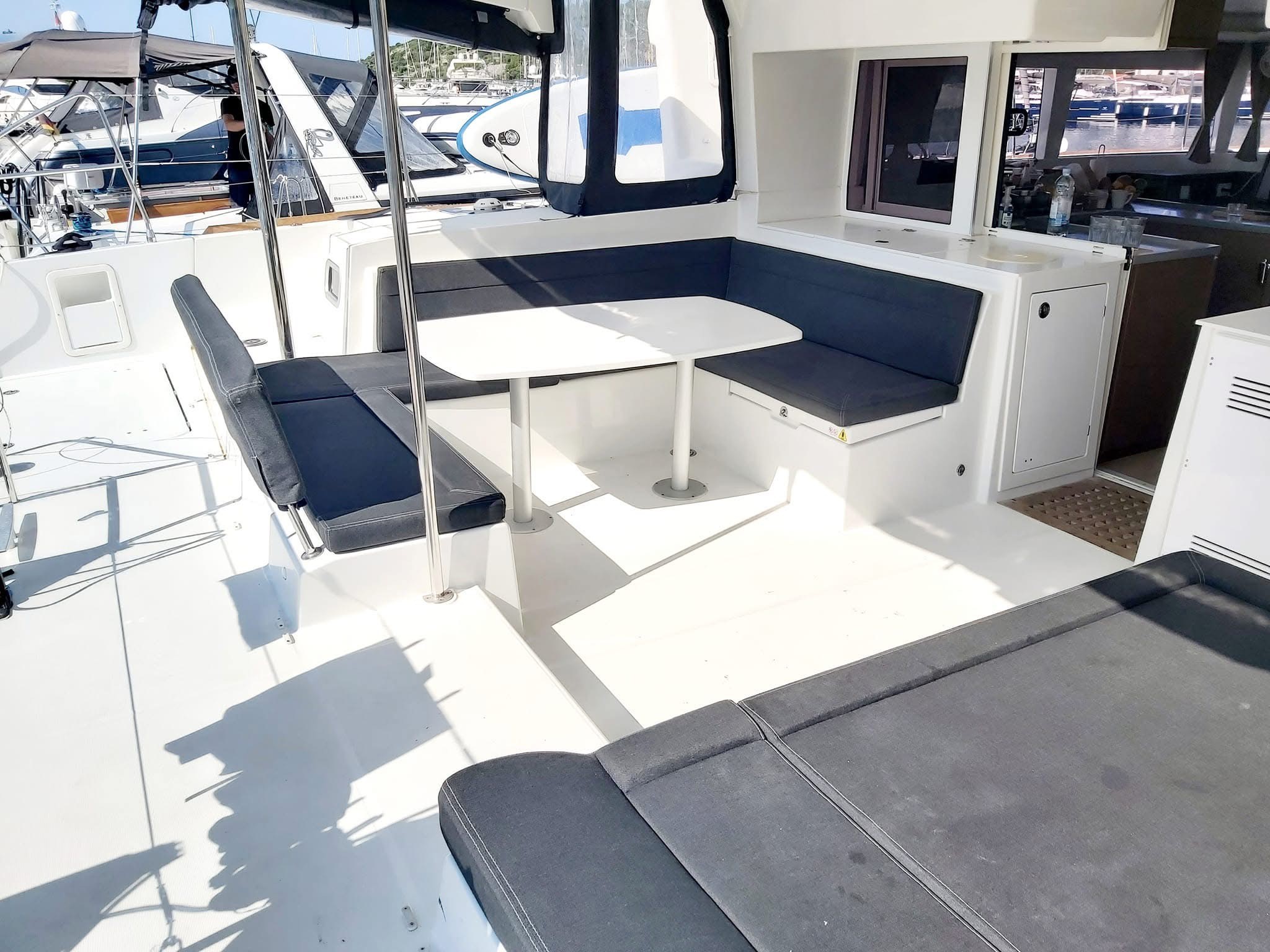 Lagoon 450 F - 4 + 2 cab. — photo 3