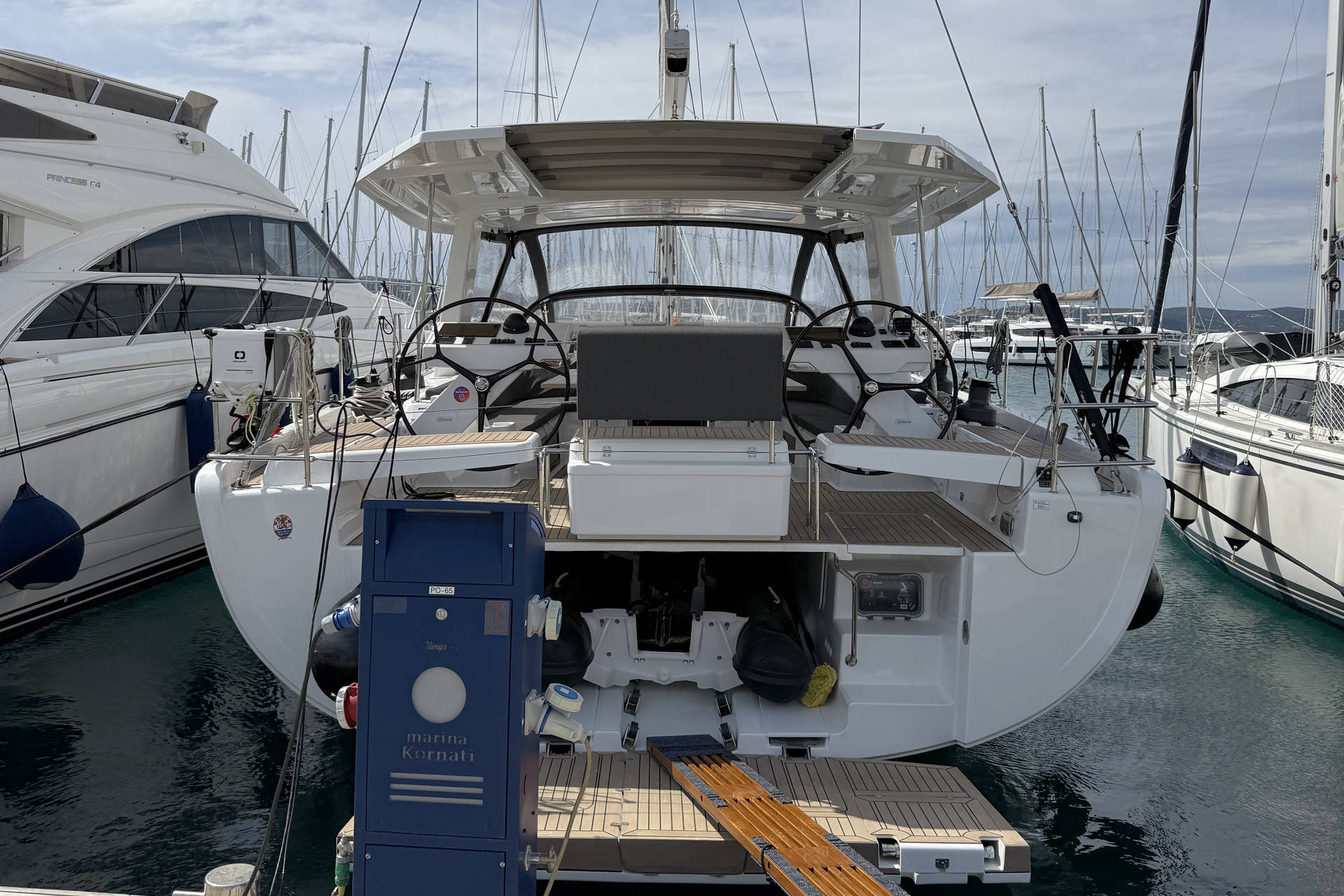 Hanse 588 - 3 + 1 cab. — photo 19
