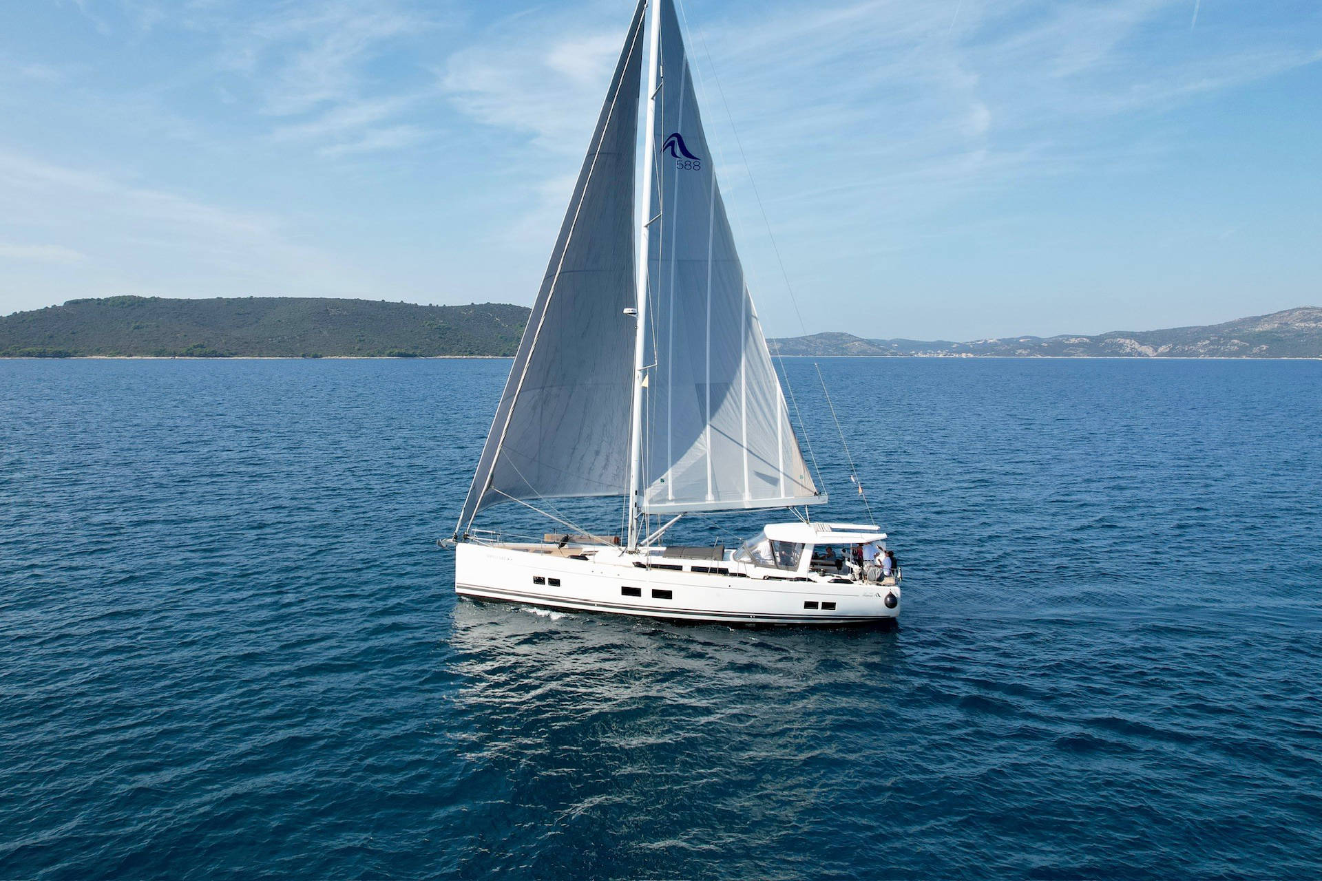 Hanse 588 - 3 + 1 cab. — photo 24