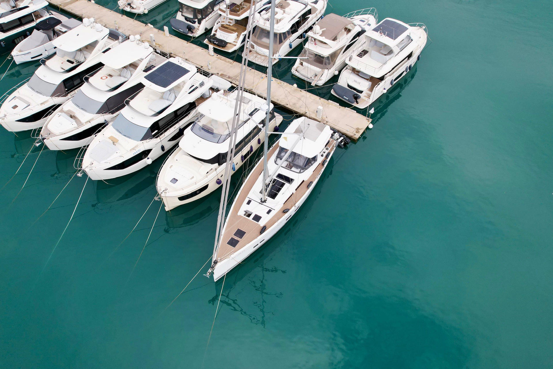 Hanse 588 - 3 + 1 cab. — photo 28