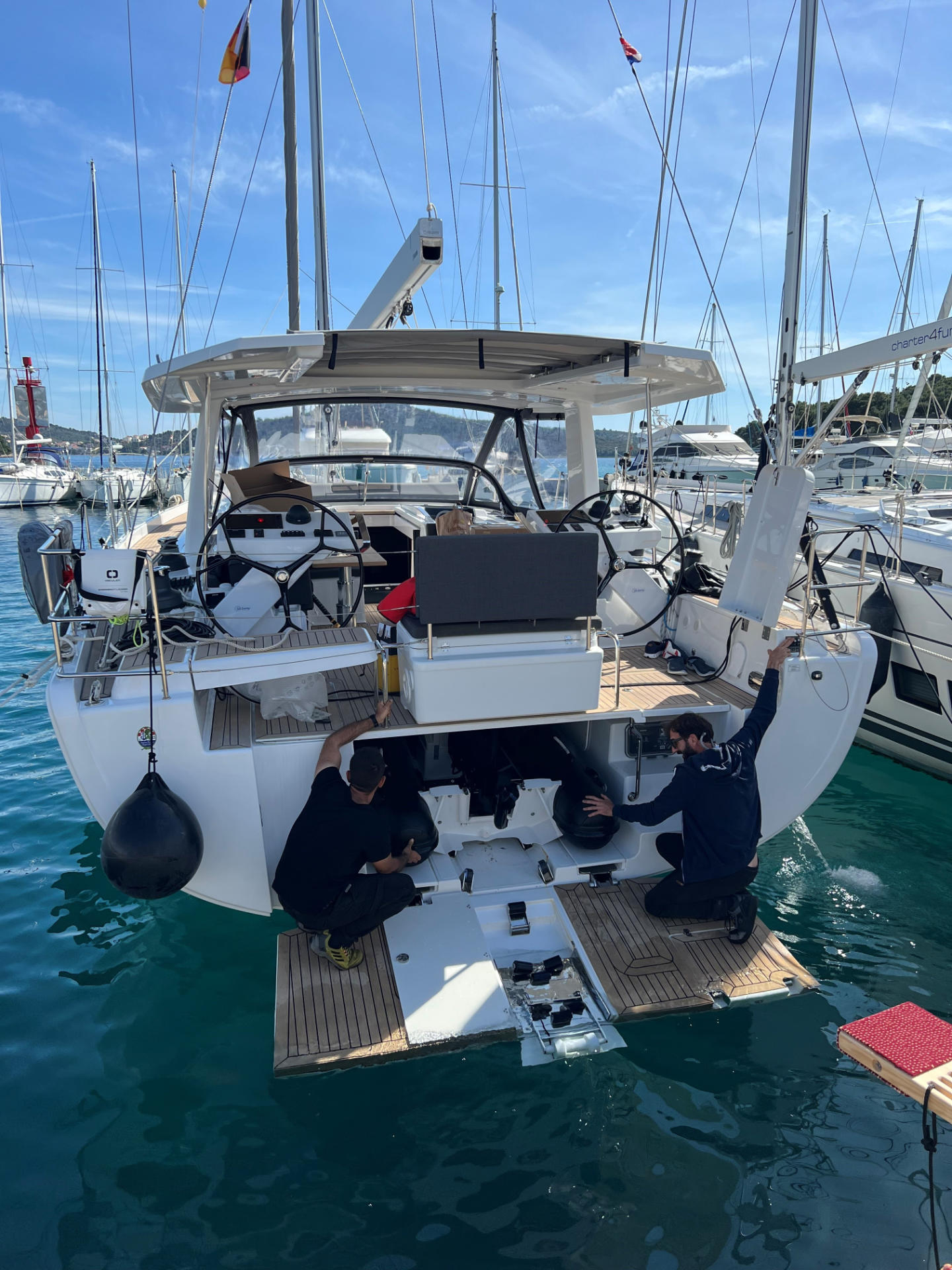 Hanse 588 - 3 + 1 cab. — photo 38