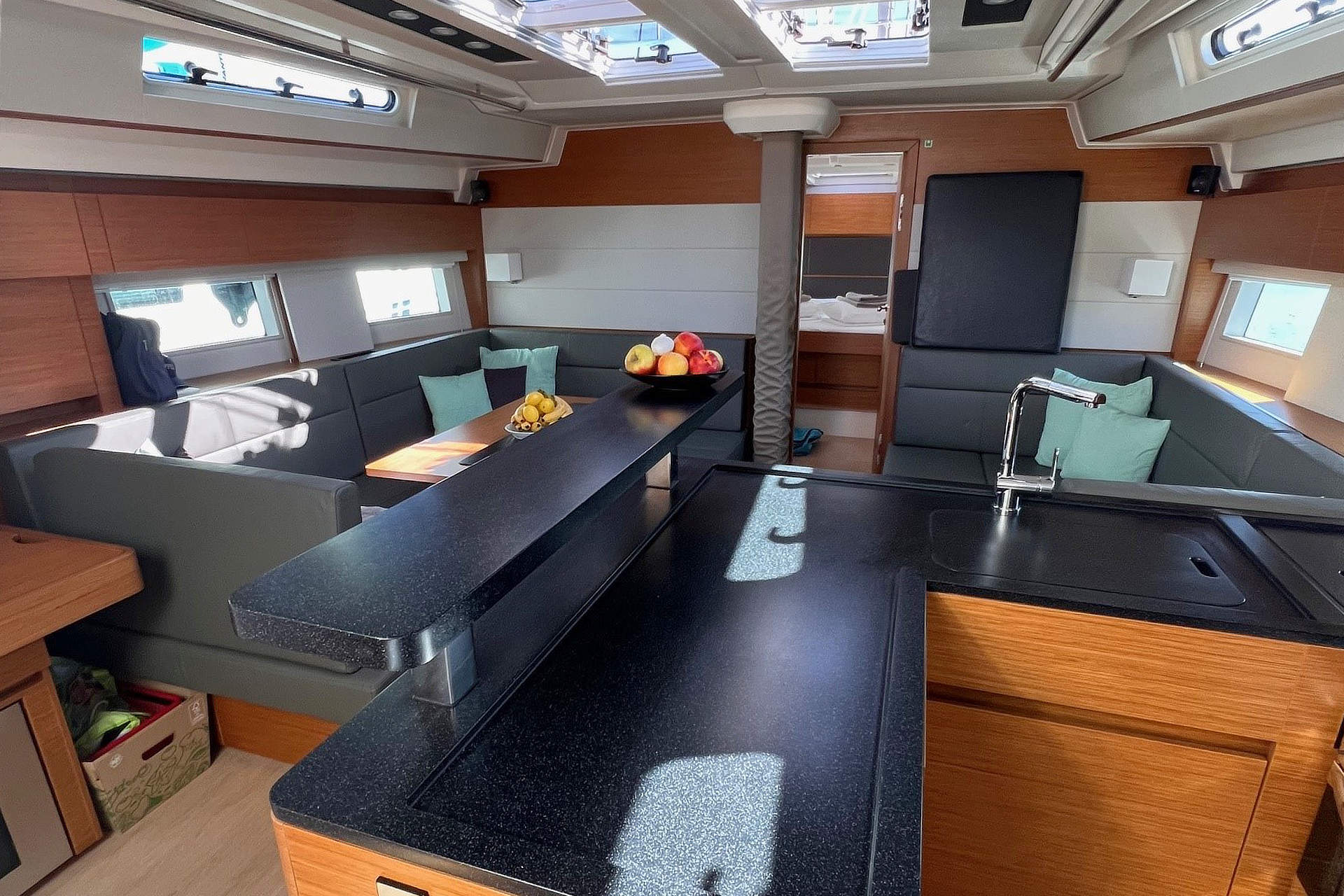 Hanse 588 - 3 + 1 cab. — photo 50
