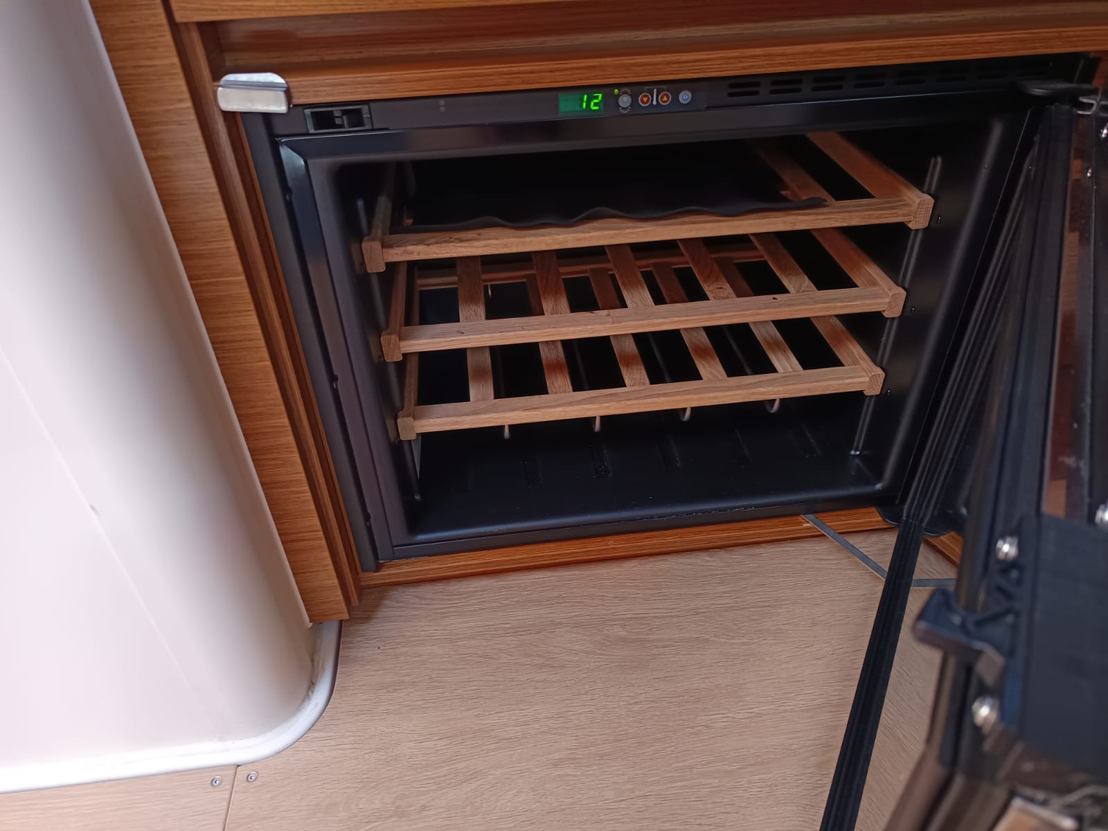 Hanse 588 - 3 + 1 cab. — photo 56