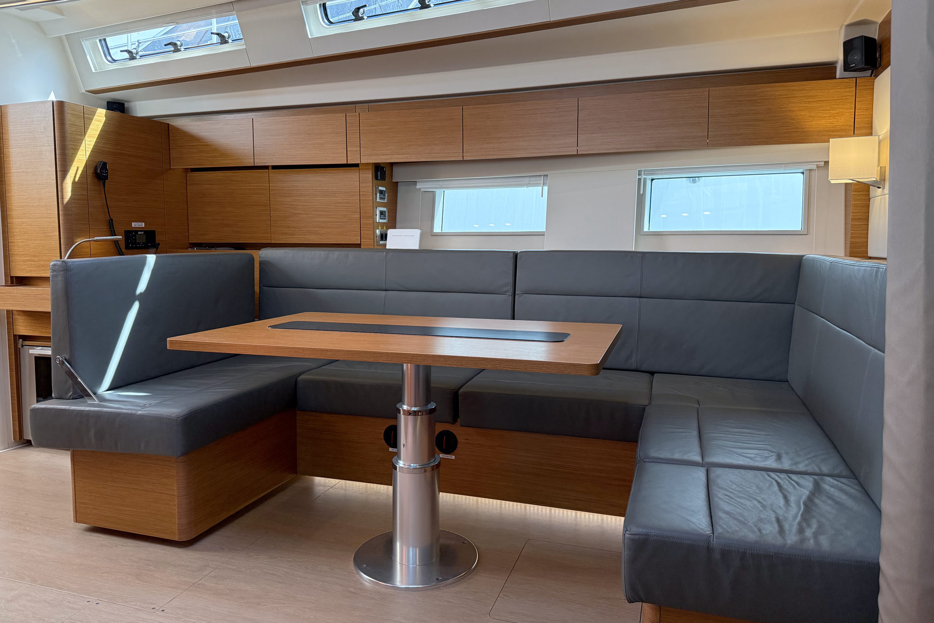 Hanse 588 - 3 + 1 cab. — photo 2