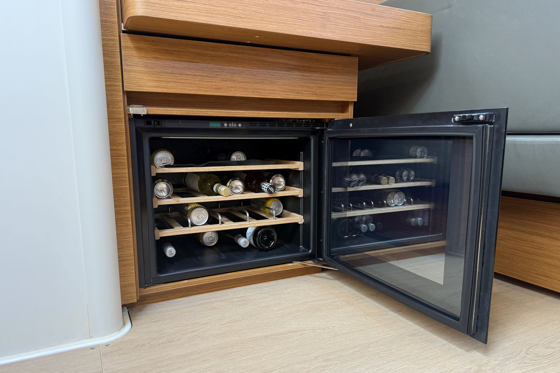 Hanse 588 - 3 + 1 cab. — photo 6