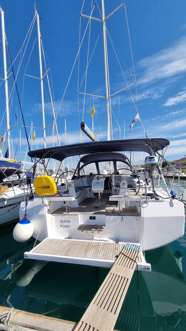 Bavaria C42 — photo 3