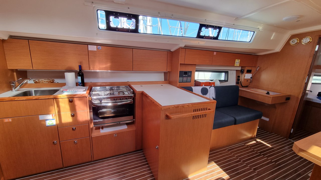 Bavaria C42 — photo 7