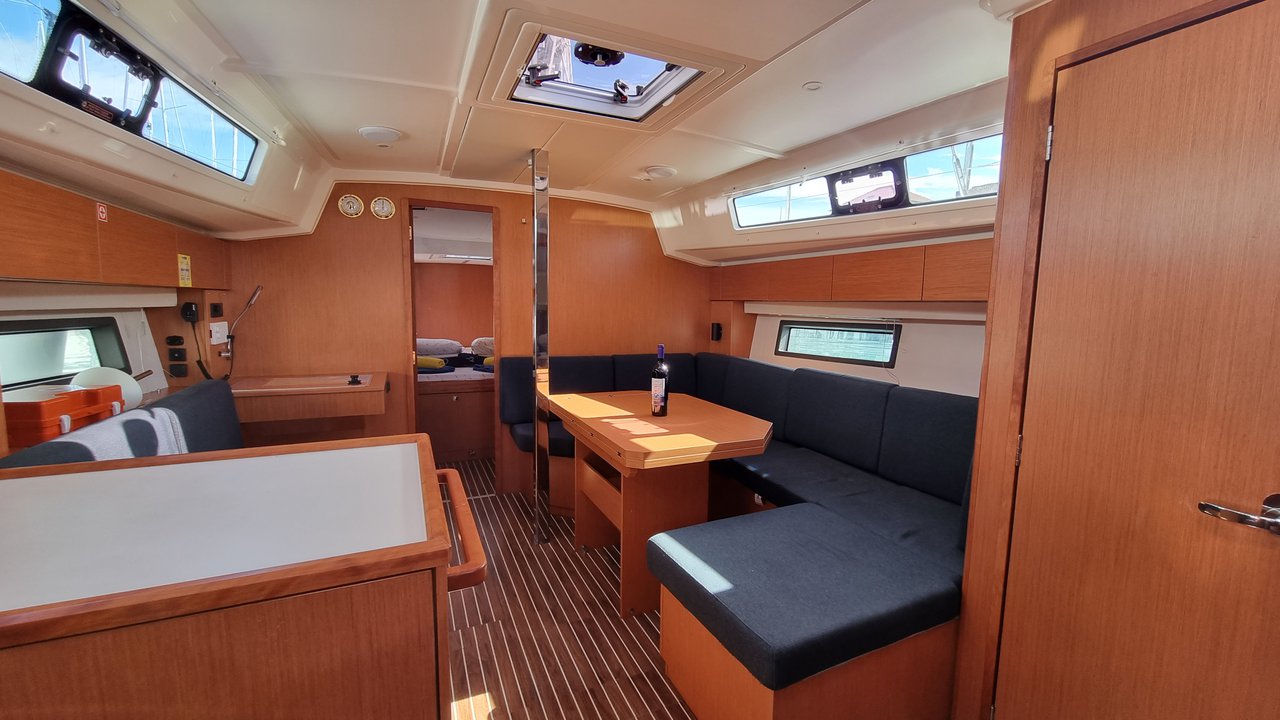 Bavaria C42 — photo 8